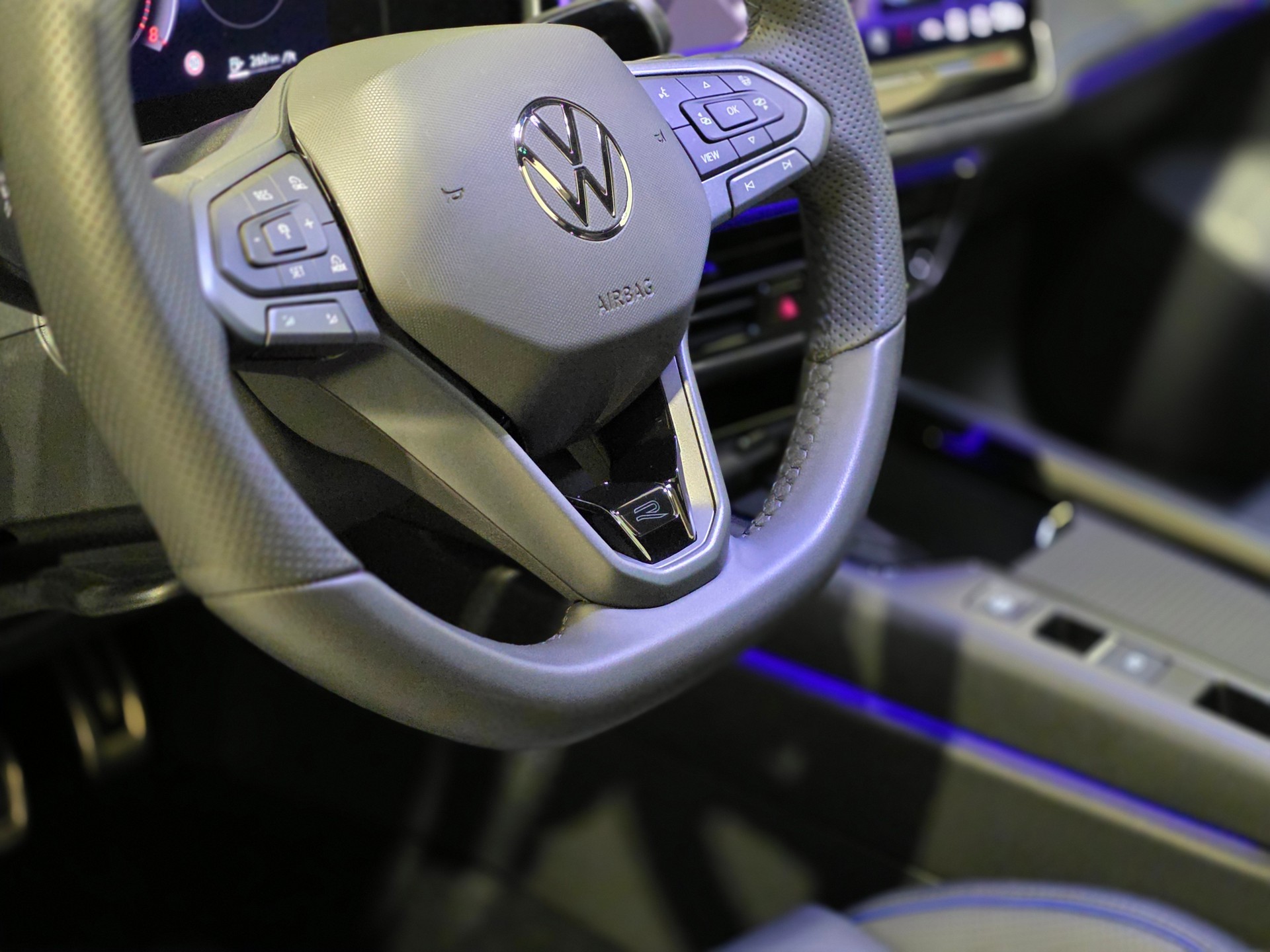 VW Passat Variant 2.0 TSI Signature Black Style evo4 R-Line 4 Motion DSG-image-7