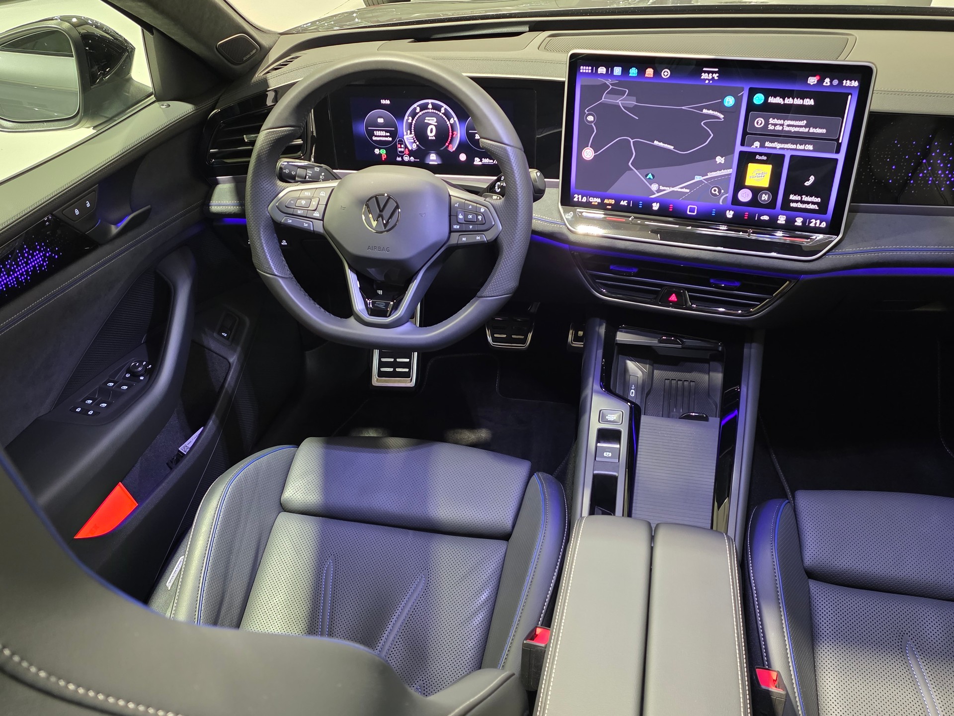 VW Passat Variant 2.0 TSI Signature Black Style evo4 R-Line 4 Motion DSG-image-5