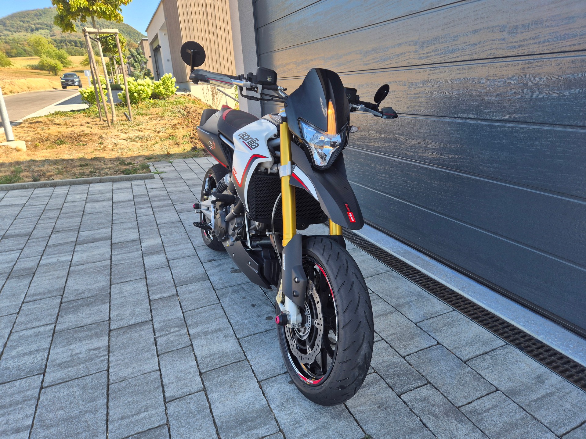 APRILIA Dorsoduro SMV 750-image-2