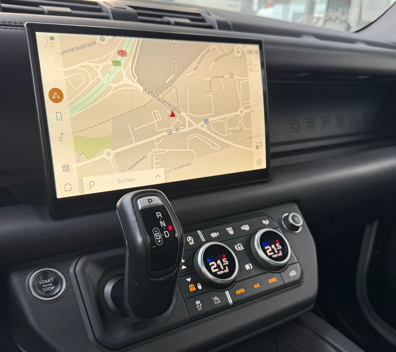LAND ROVER Defender 110 525 V8 5.0 AT8-image-15