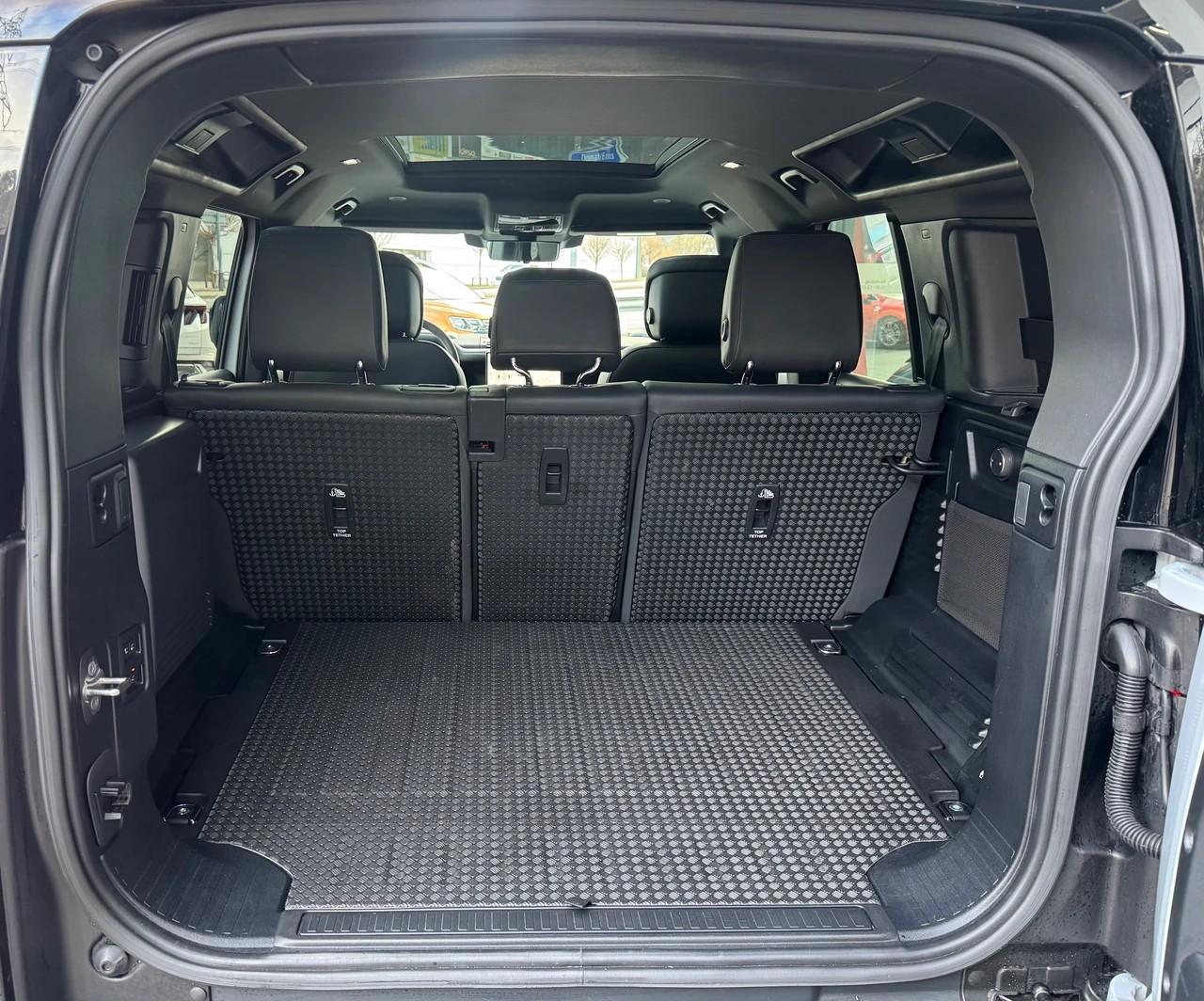LAND ROVER Defender 110 525 V8 5.0 AT8-image-10