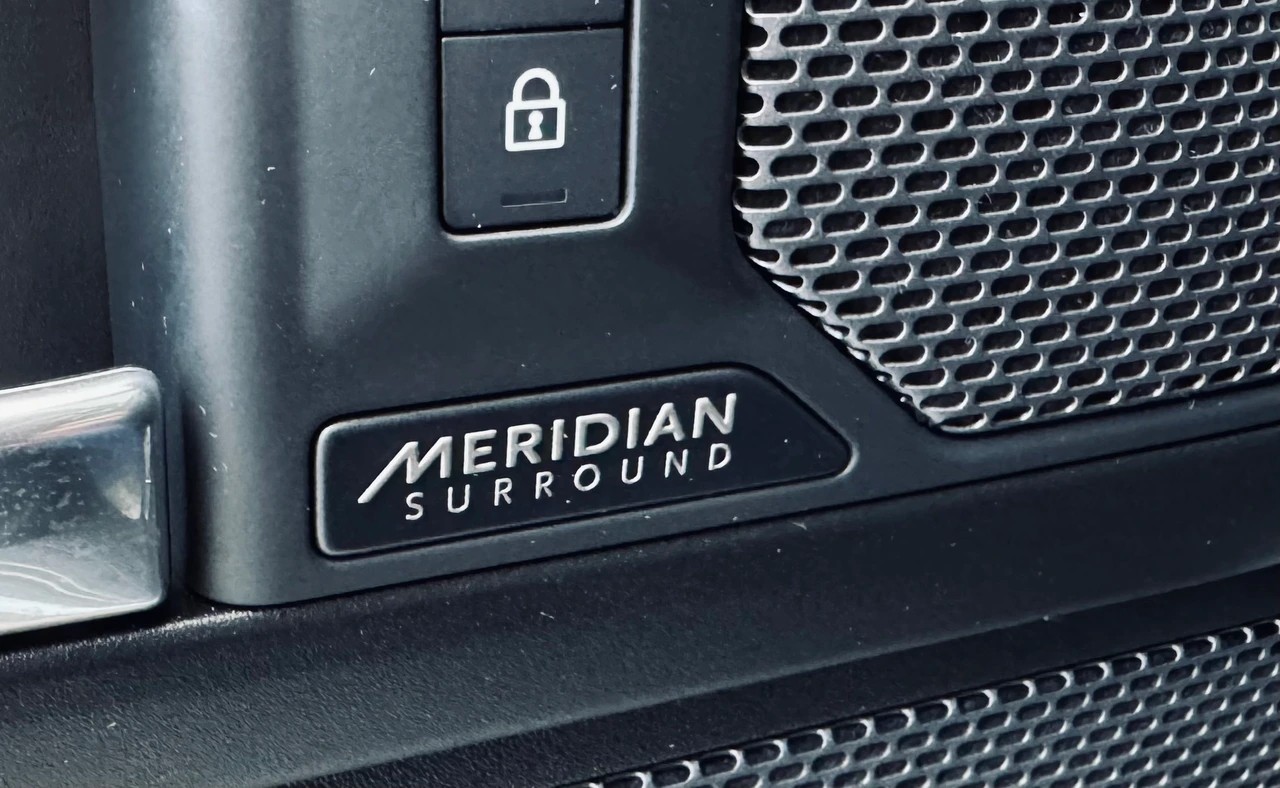 LAND ROVER Defender 110 525 V8 5.0 AT8-image-21
