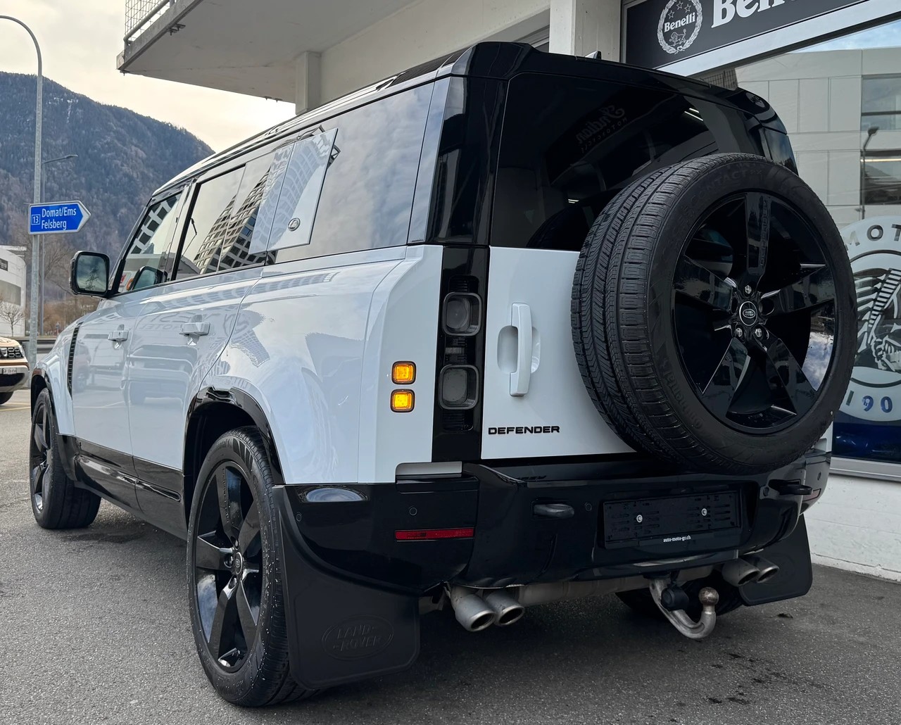 LAND ROVER Defender 110 525 V8 5.0 AT8-showroom-element-3