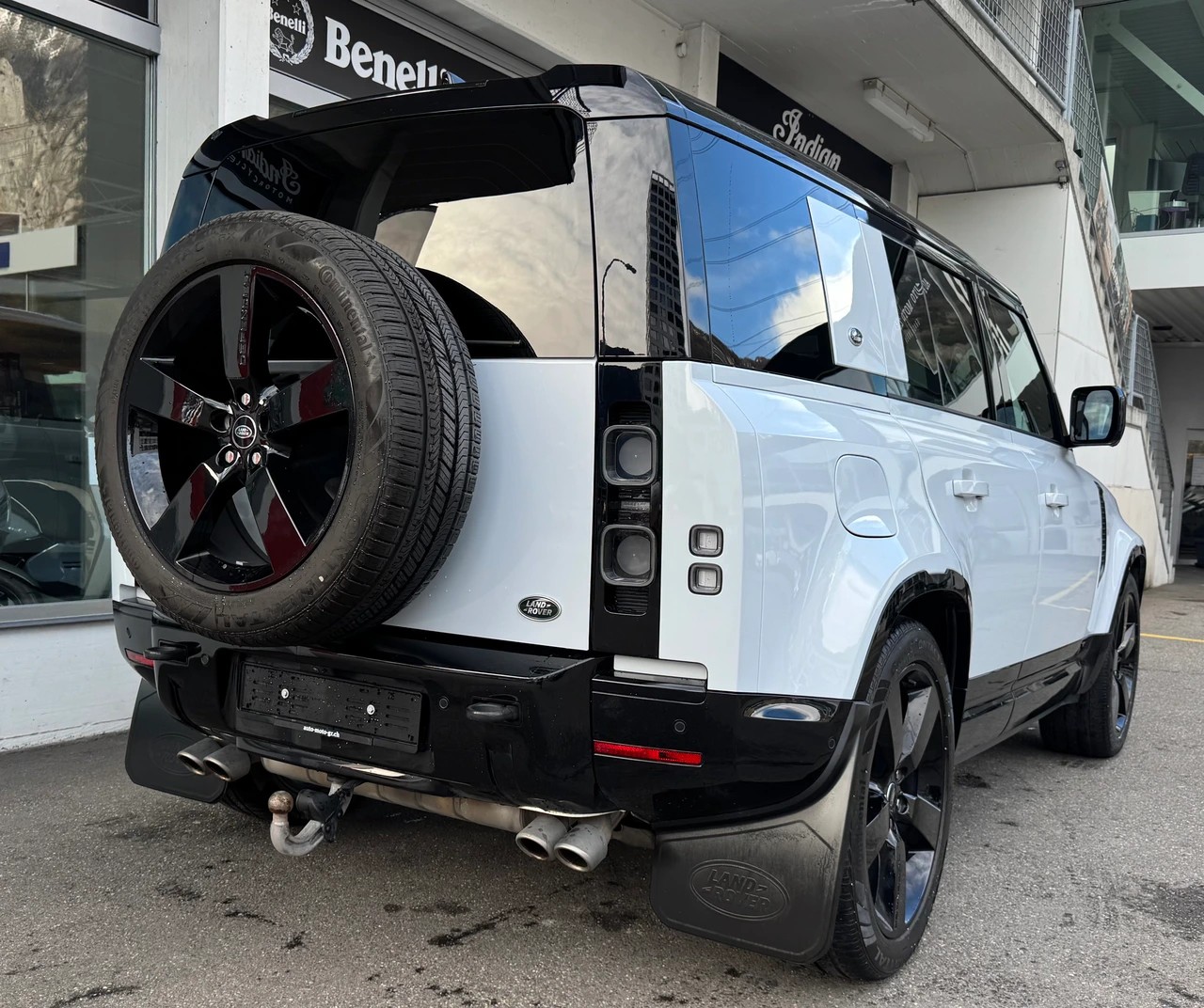 LAND ROVER Defender 110 525 V8 5.0 AT8-image-4
