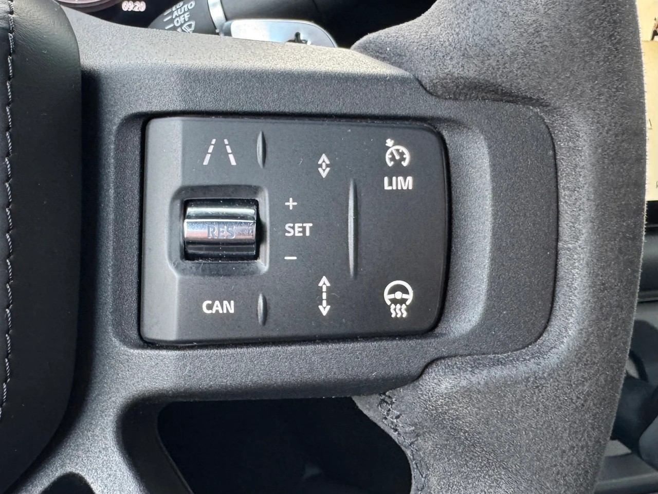 LAND ROVER Defender 110 525 V8 5.0 AT8-image-13
