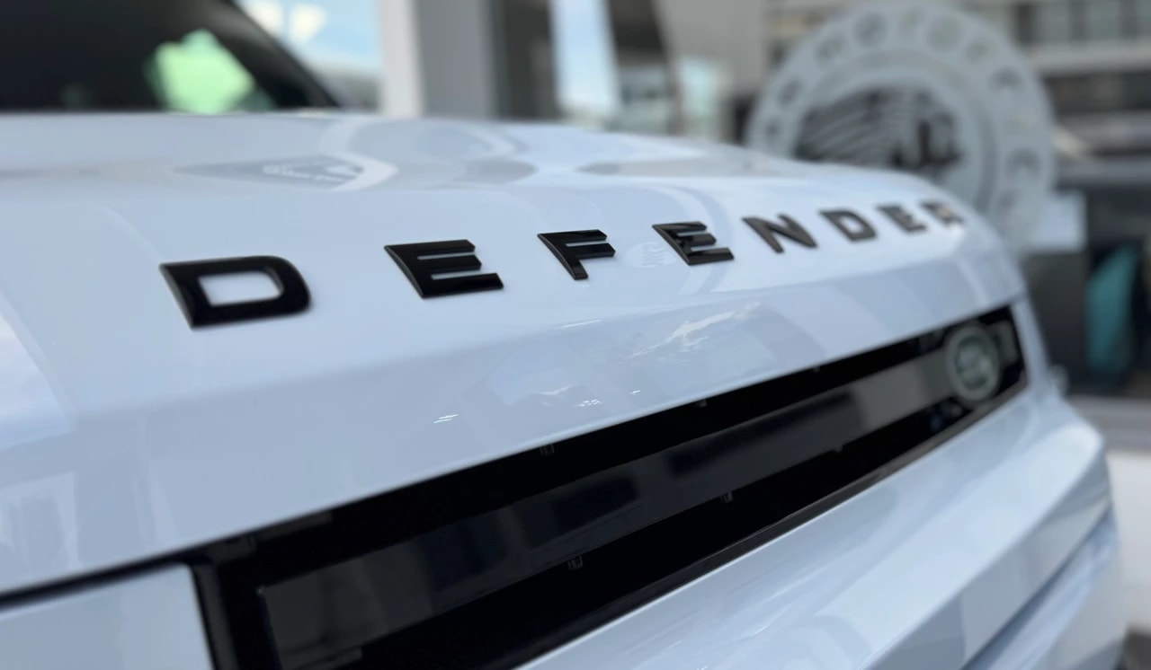 LAND ROVER Defender 110 525 V8 5.0 AT8-image-23