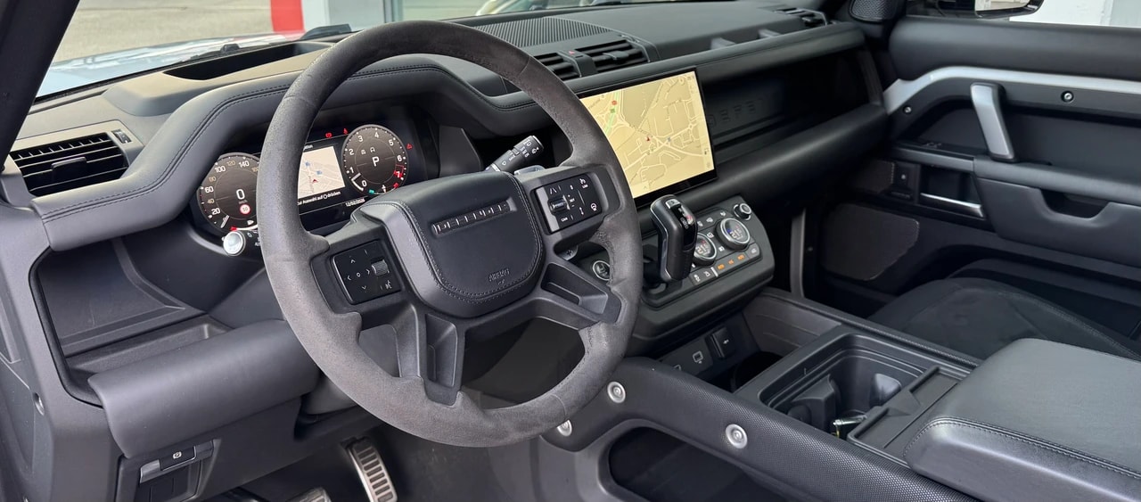 LAND ROVER Defender 110 525 V8 5.0 AT8-image-6