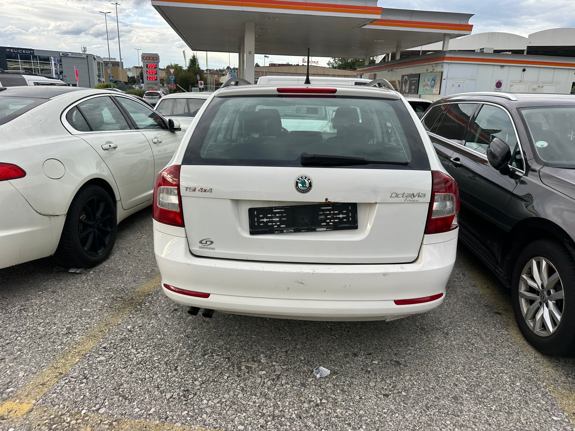 SKODA Octavia Combi 1.8 TSI Laurin & Klement 4x4-image-2