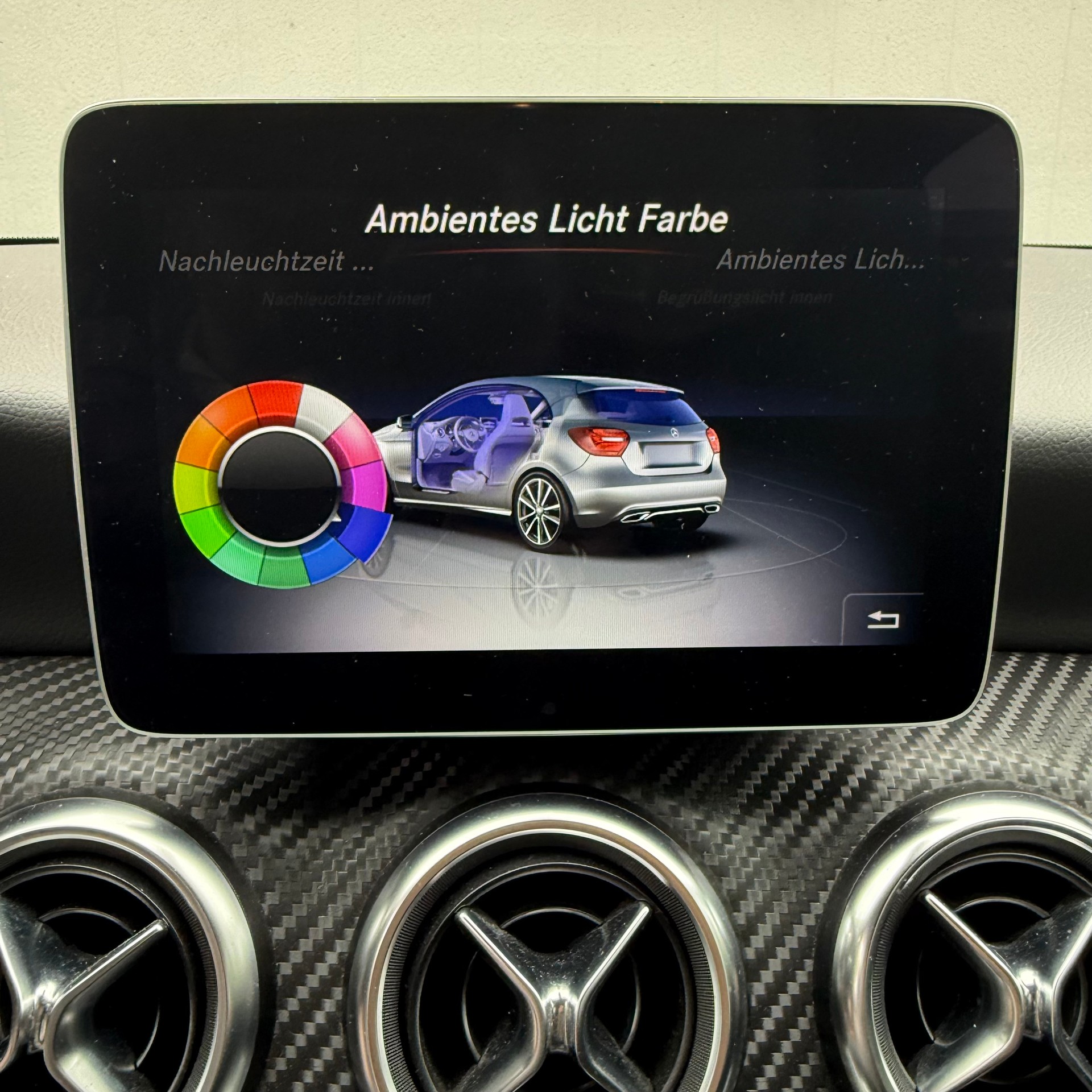 MERCEDES-BENZ A 250 AMG Line 7G-DCT *PANORAMA-DACH*-image-19