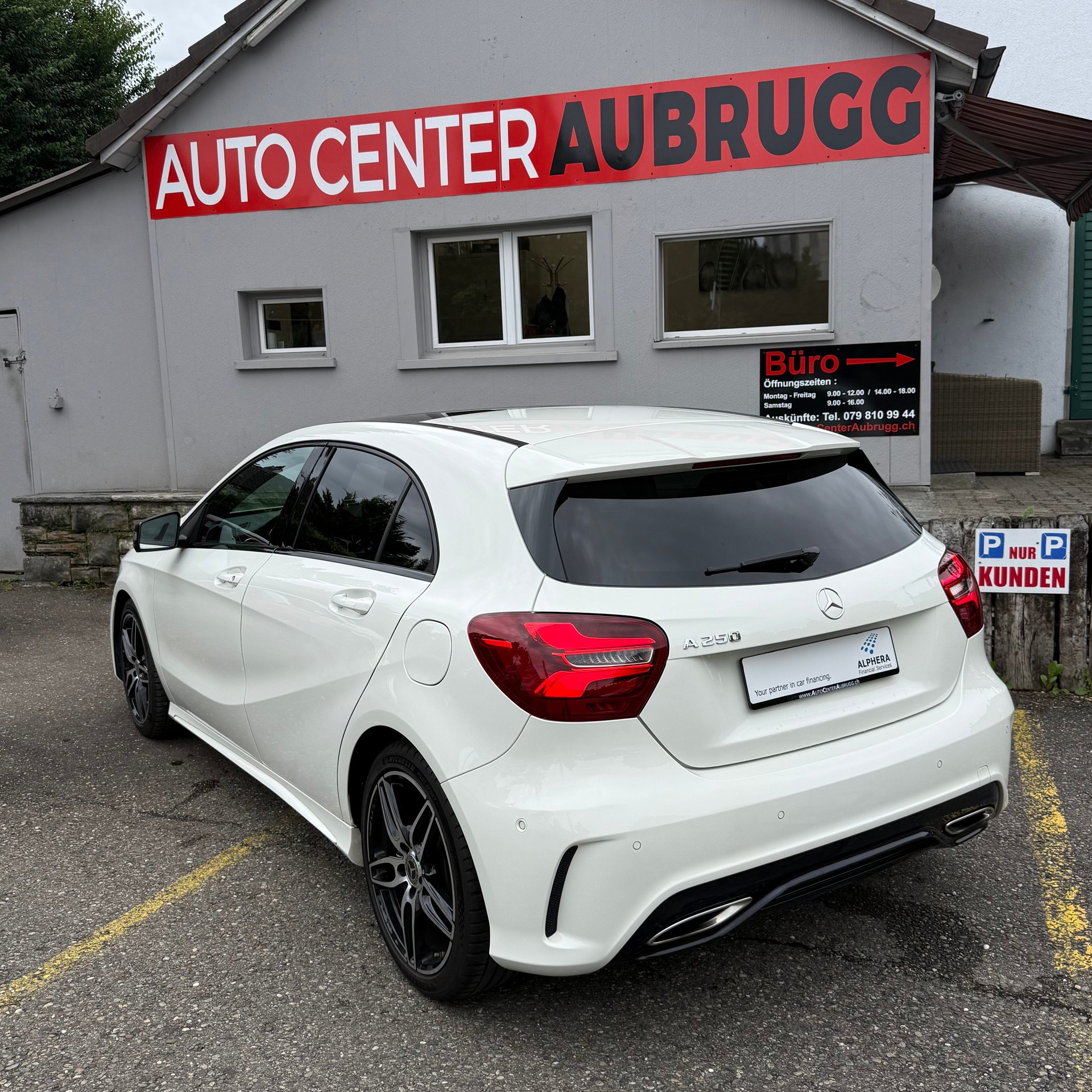 MERCEDES-BENZ A 250 AMG Line 7G-DCT *PANORAMA-DACH*-showroom-element-1