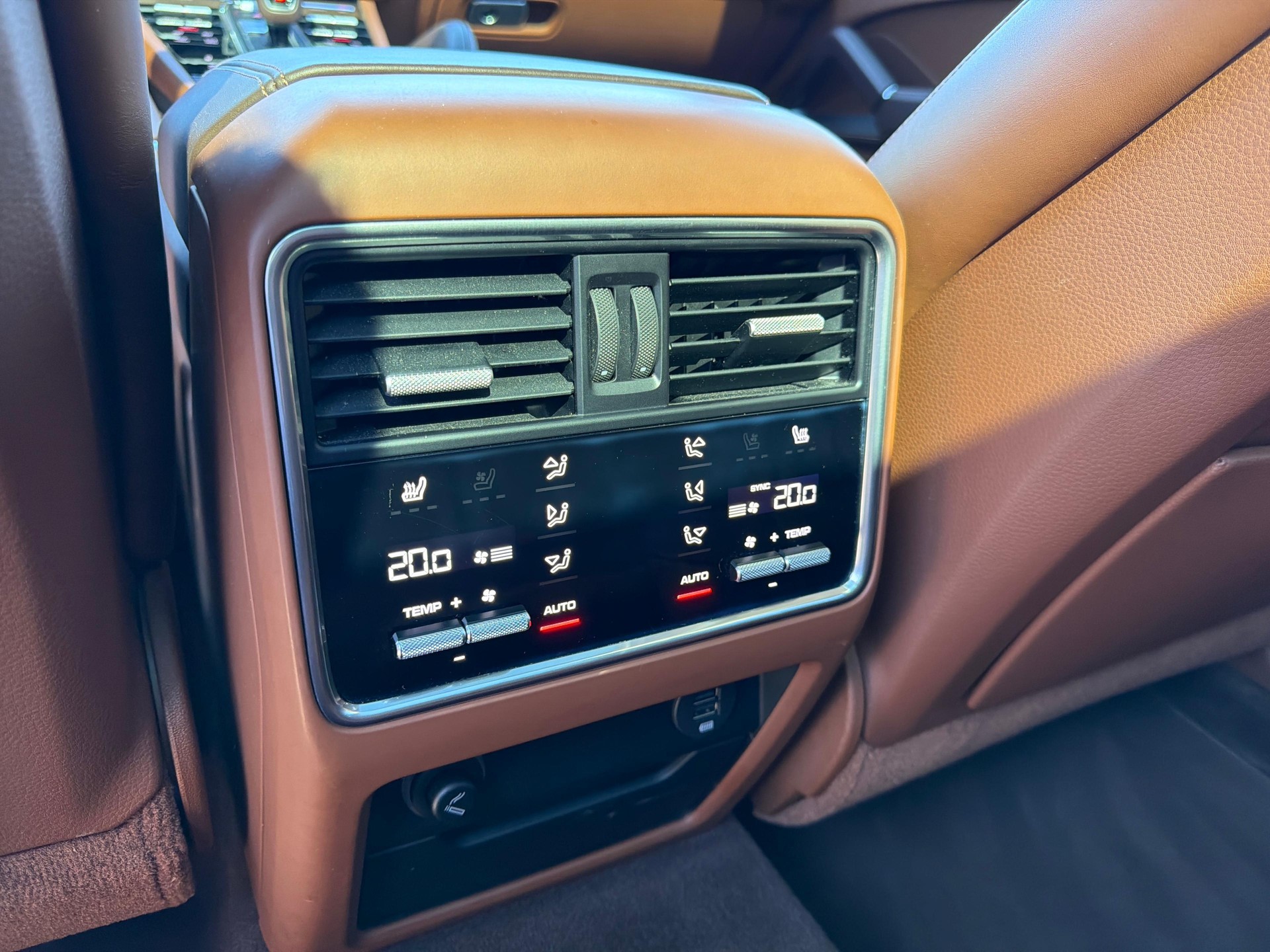 PORSCHE Cayenne 4.0 V8 Turbo-image-13