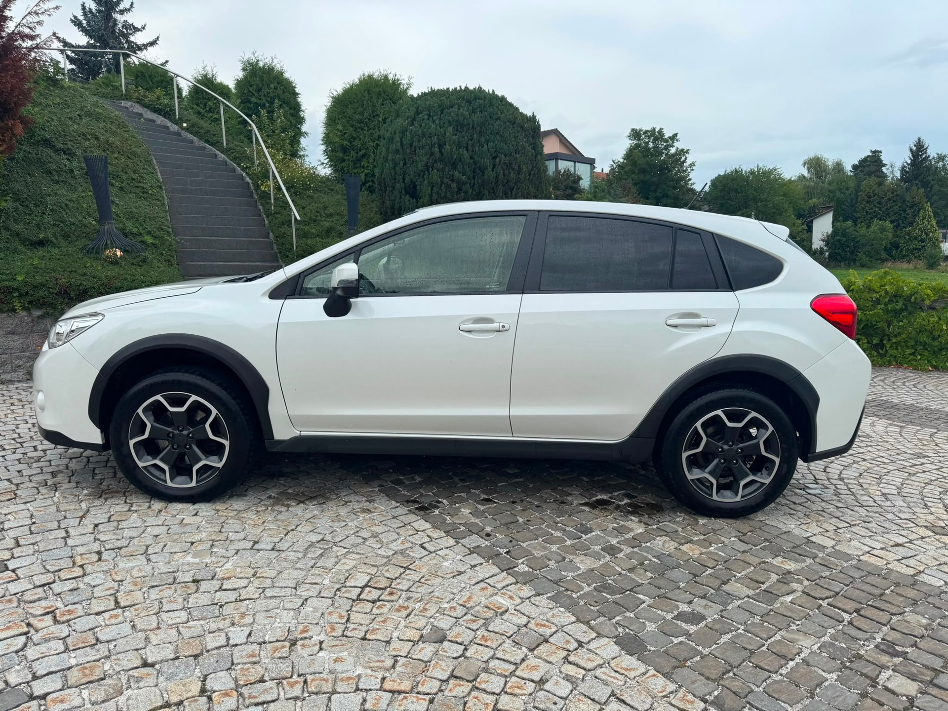 SUBARU XV 2.0 Swiss Two AWD CVT-image-3