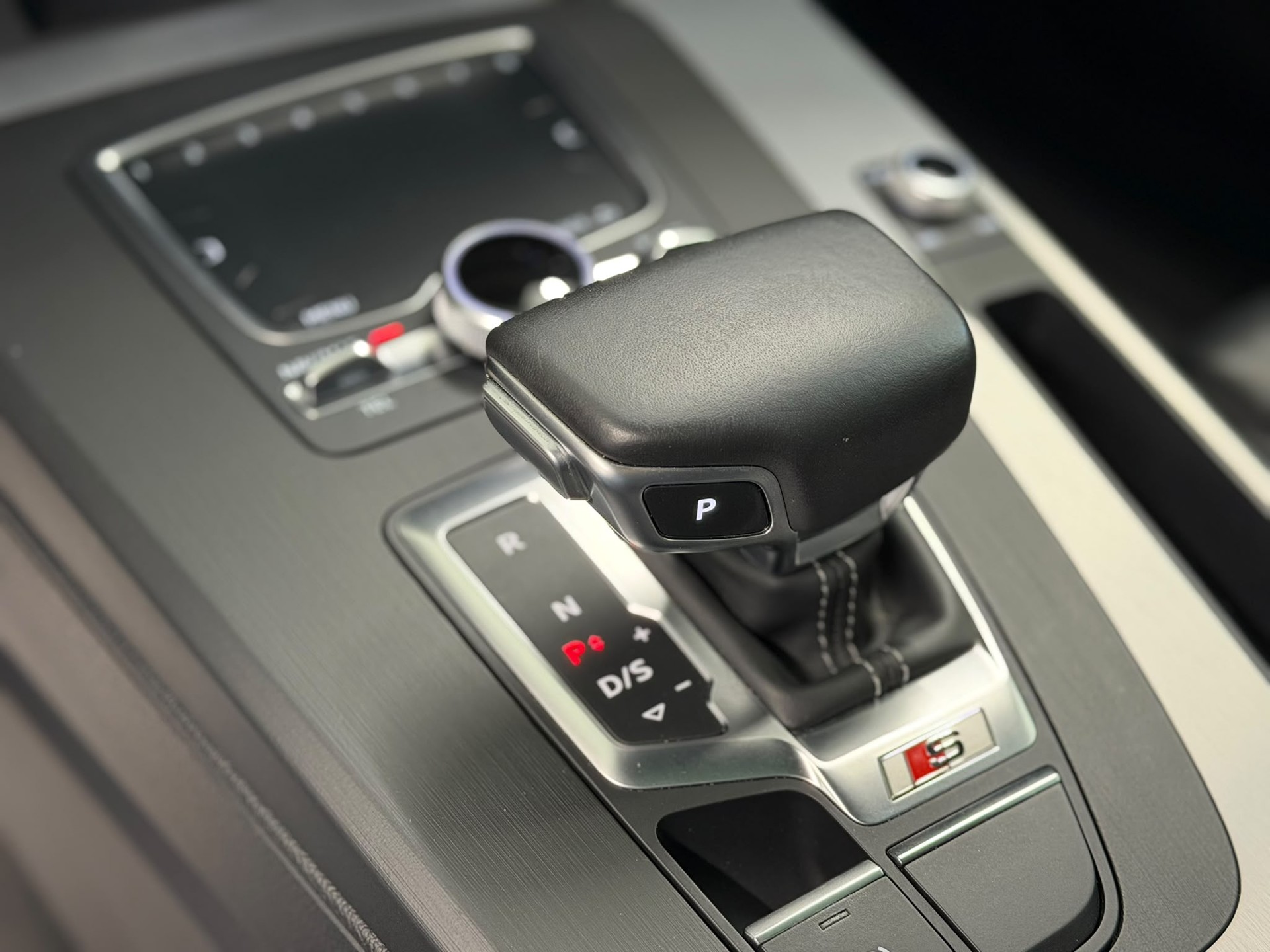 AUDI SQ5 TDI quattro tiptronic-image-27