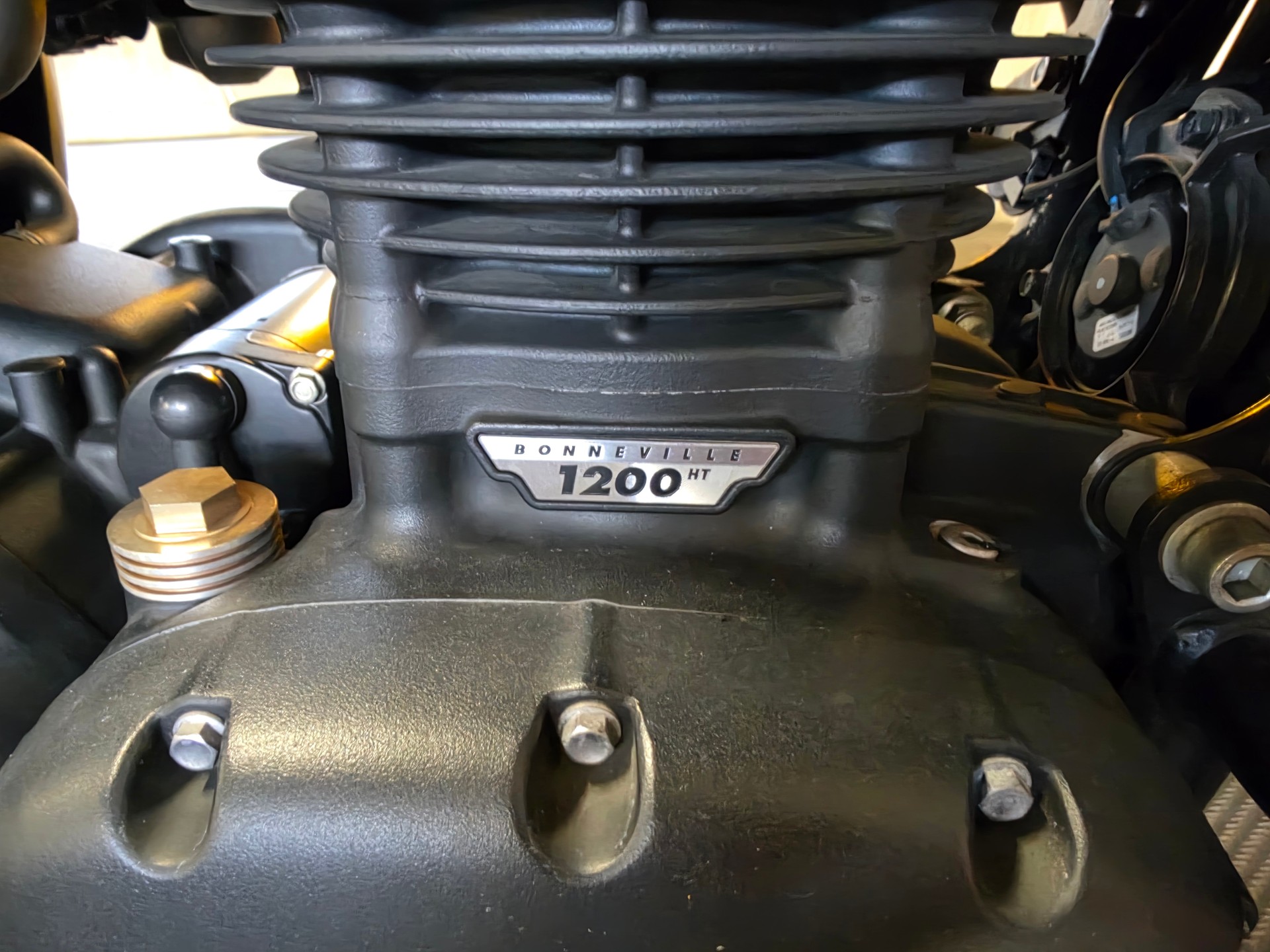 TRIUMPH Bonneville T120 ABS-image-5