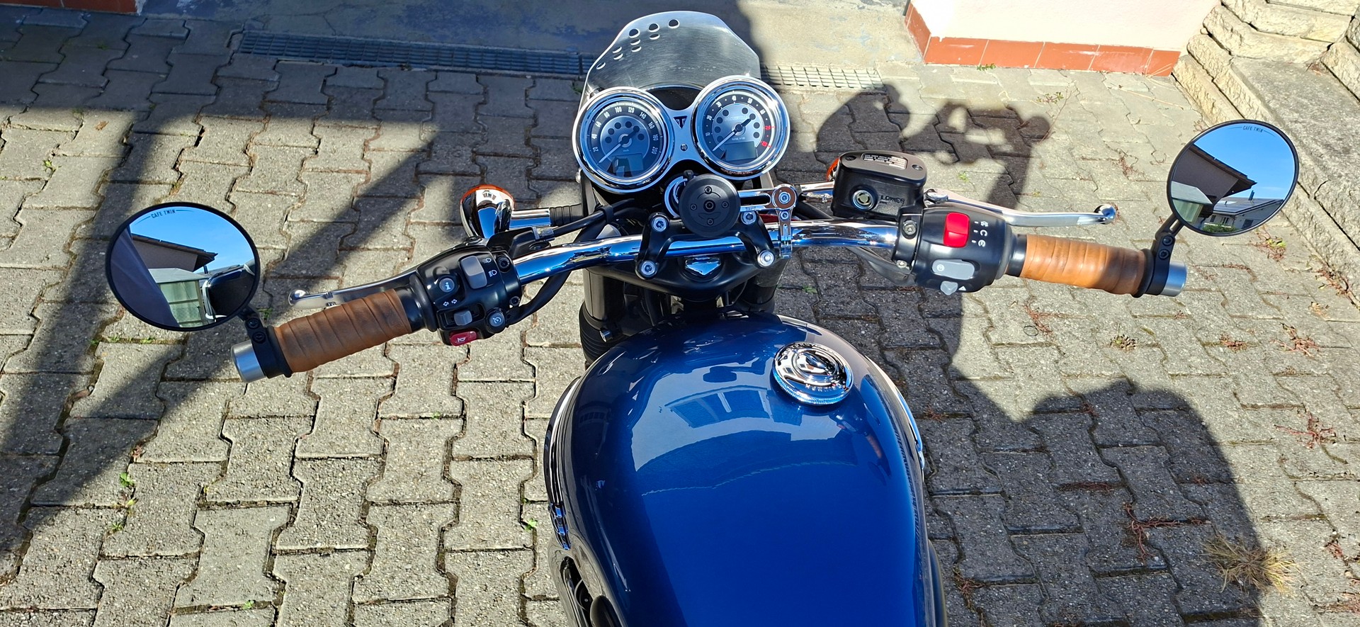 TRIUMPH Bonneville T120-image-4
