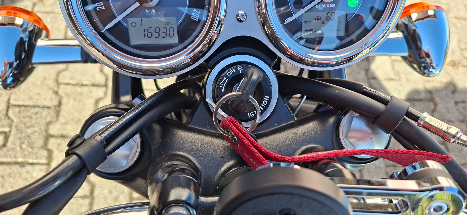 TRIUMPH Bonneville T120-image-3