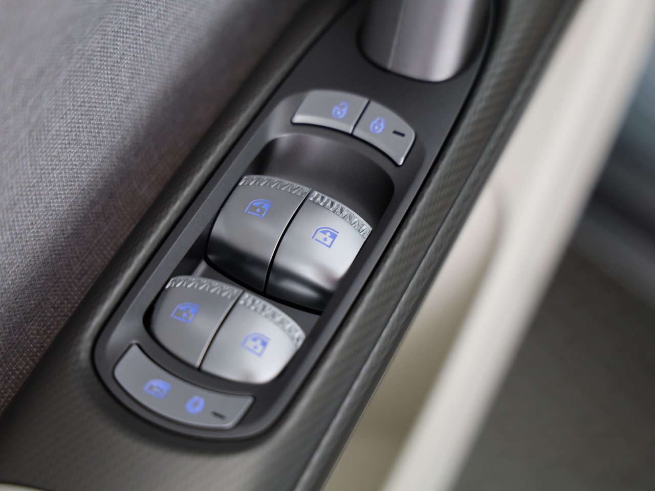 GENESIS GV60 77.4 kWh Premium-image-15