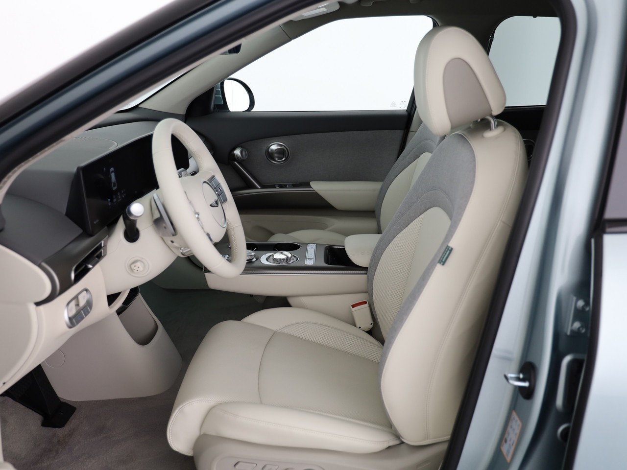 GENESIS GV60 77.4 kWh Premium-showroom-element-3