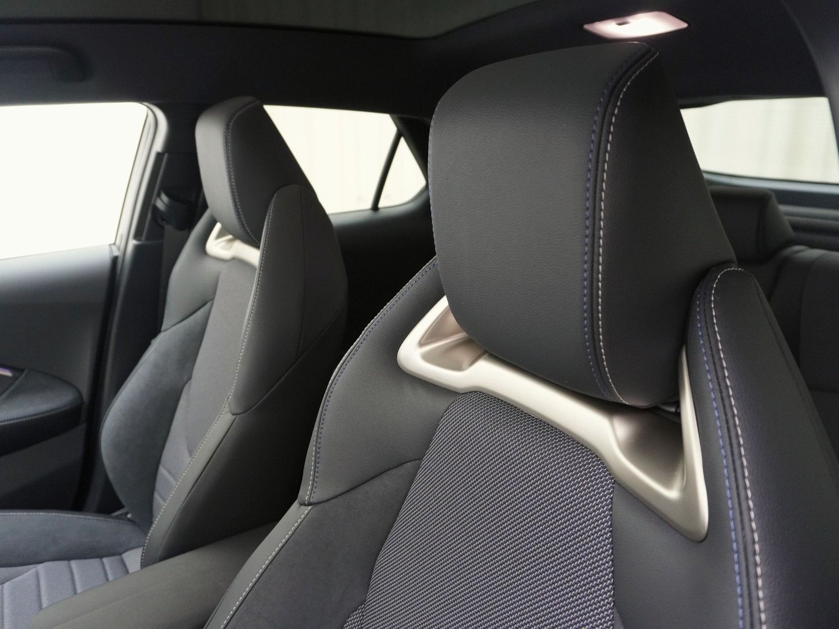 TOYOTA C-HR 2.0 HEV Style 4x4 🤠mit Panorama Glasdach 🤠-image-12