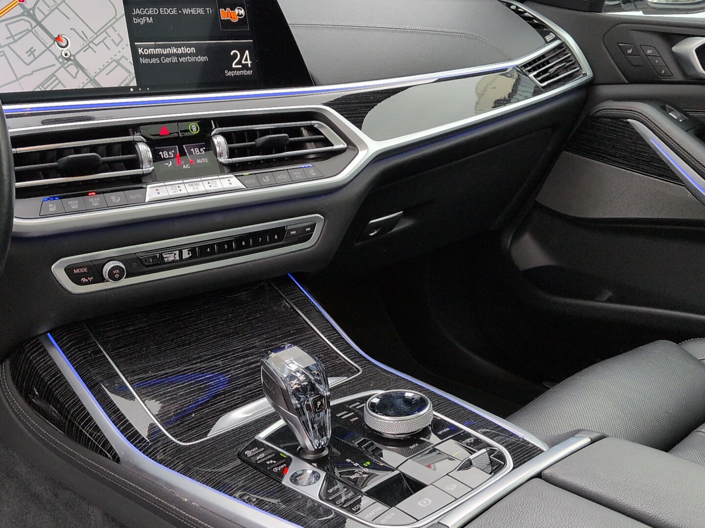 BMW X7 M50i-image-11