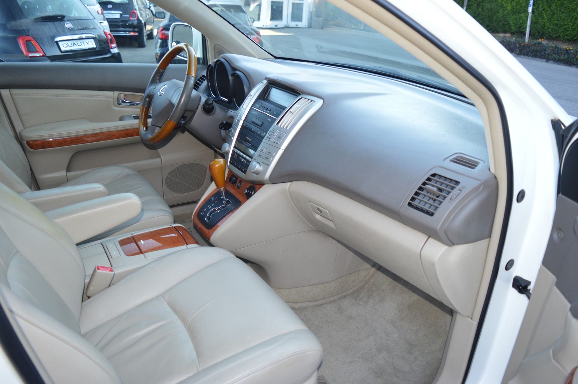 LEXUS 330-image-10