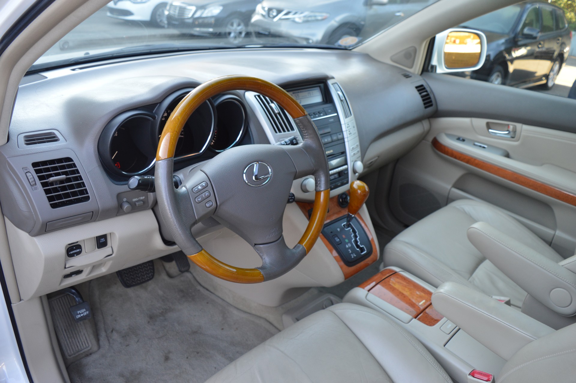 LEXUS 330-image-8