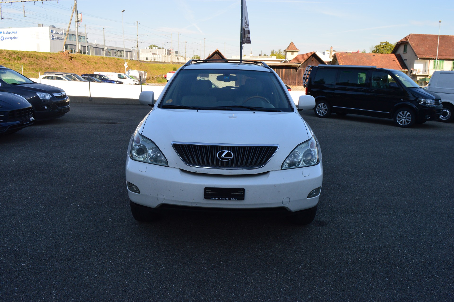 LEXUS 330-showroom-element-2