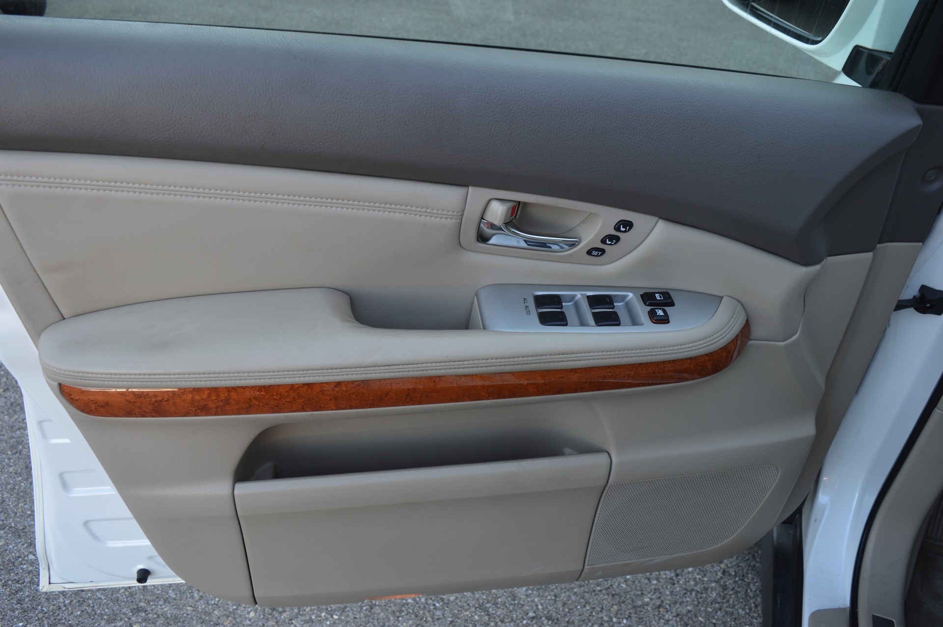 LEXUS 330-image-13