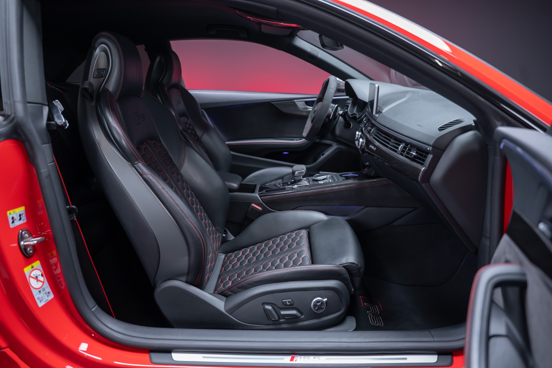 AUDI RS5 Coupé 2.9 V6 TFSI quattro T-Tronic / Carbon Paket / Alcantara-Lenkrad / Bang&Olufsen-image-19