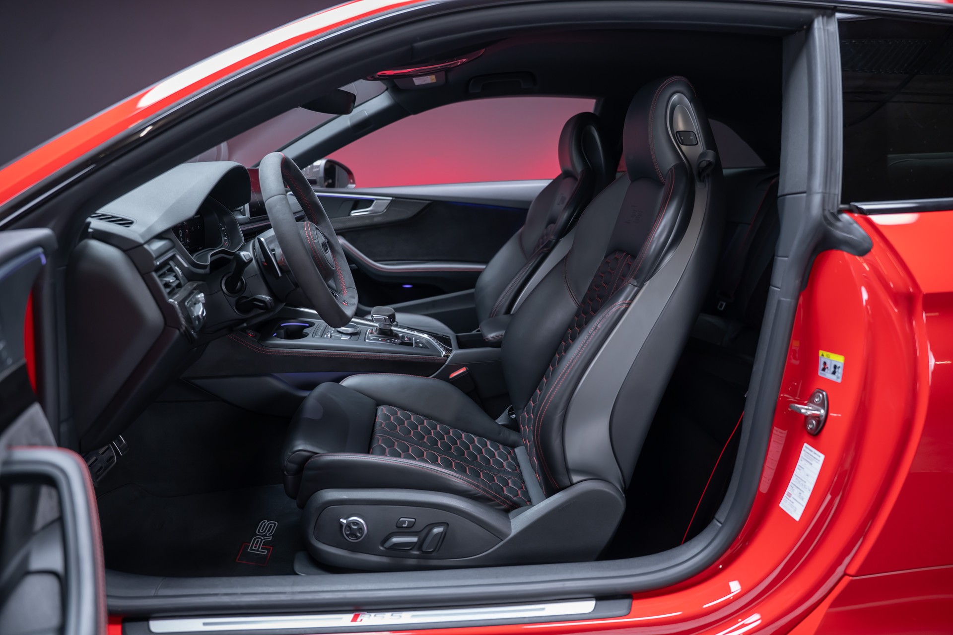 AUDI RS5 Coupé 2.9 V6 TFSI quattro T-Tronic / Carbon Paket / Alcantara-Lenkrad / Bang&Olufsen-image-10