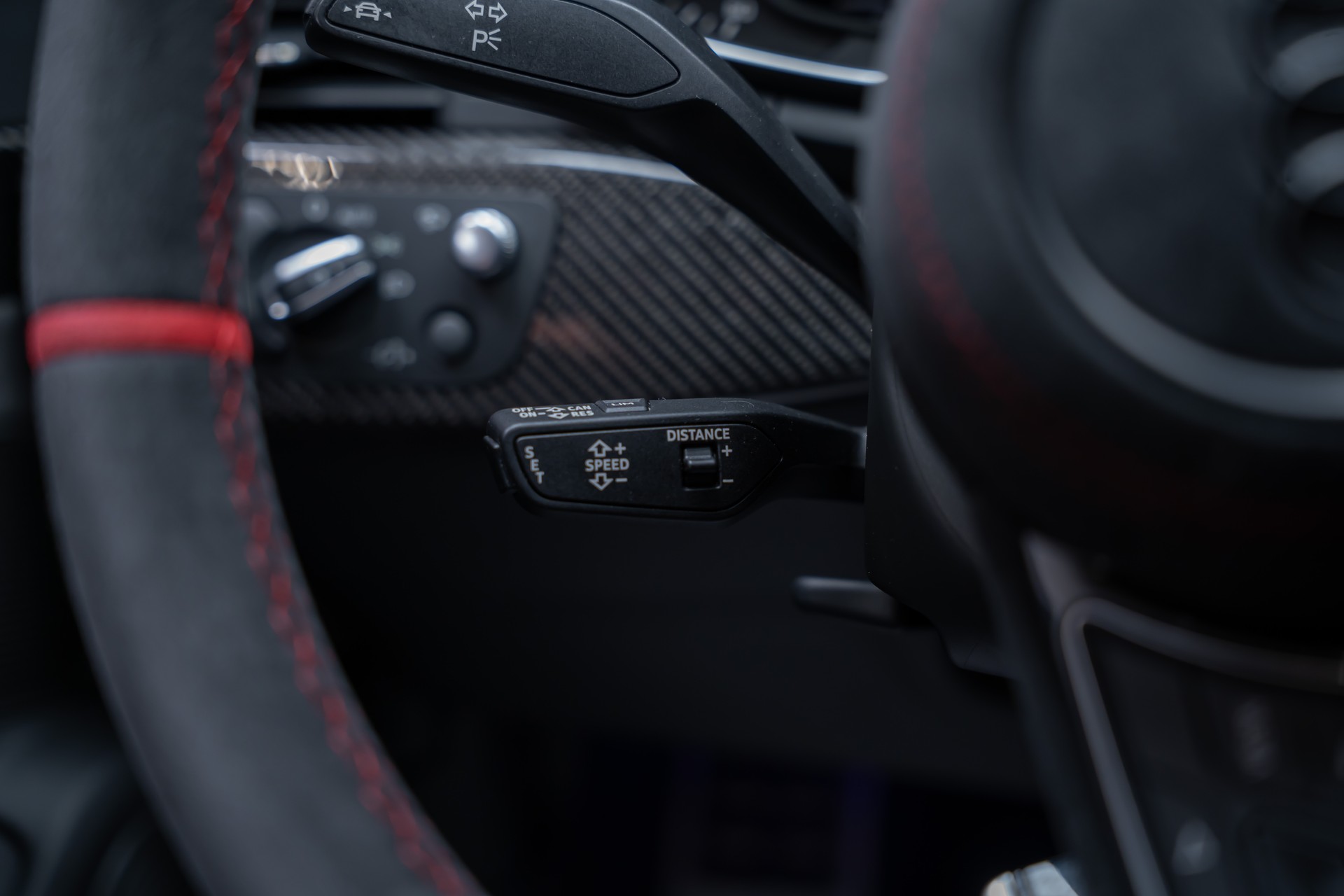 AUDI RS5 Coupé 2.9 V6 TFSI quattro T-Tronic / Carbon Paket / Alcantara-Lenkrad / Bang&Olufsen-image-24