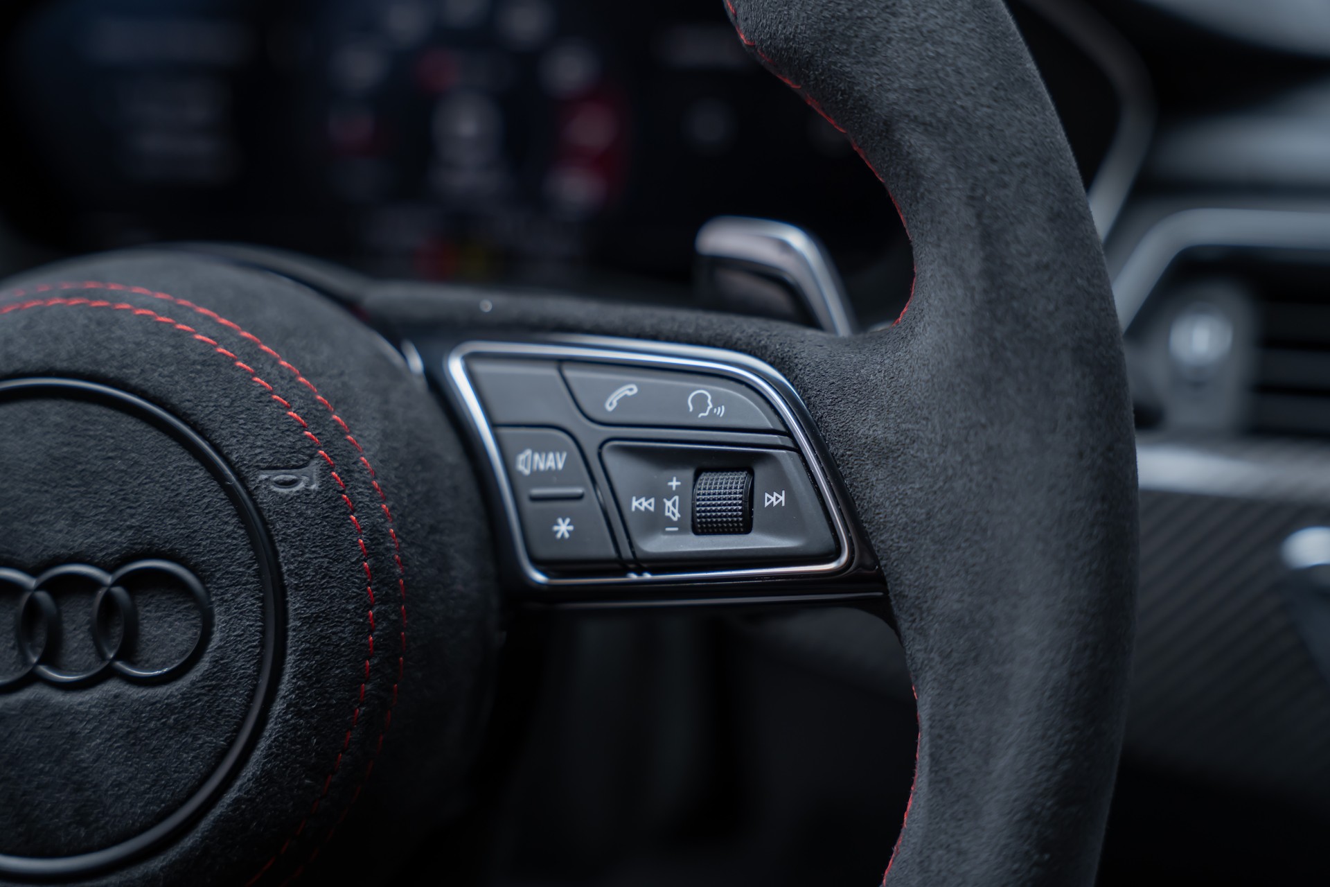 AUDI RS5 Coupé 2.9 V6 TFSI quattro T-Tronic / Carbon Paket / Alcantara-Lenkrad / Bang&Olufsen-image-23