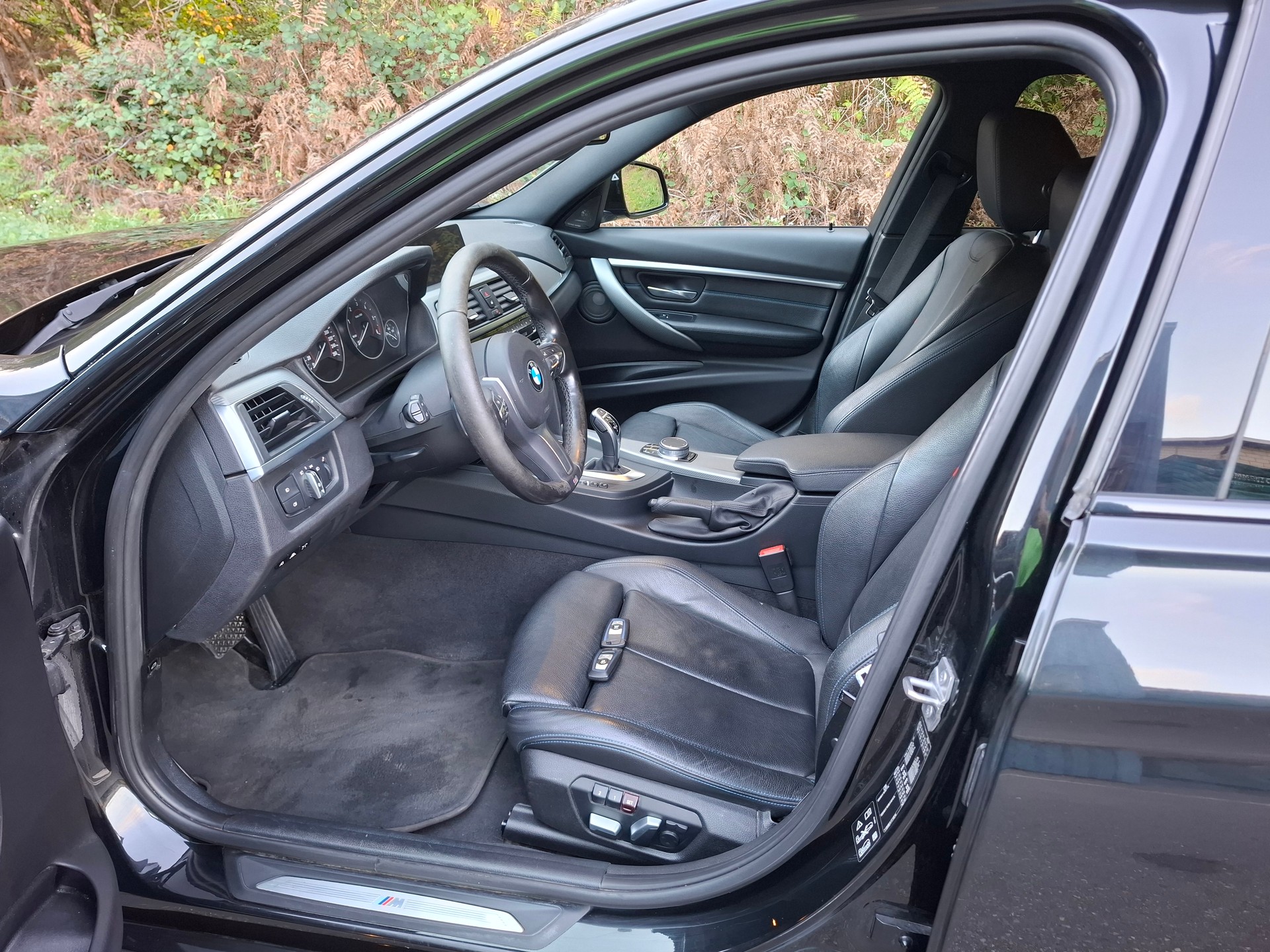 BMW 320d xDrive Touring Edition M Sport Steptronic-showroom-element-2