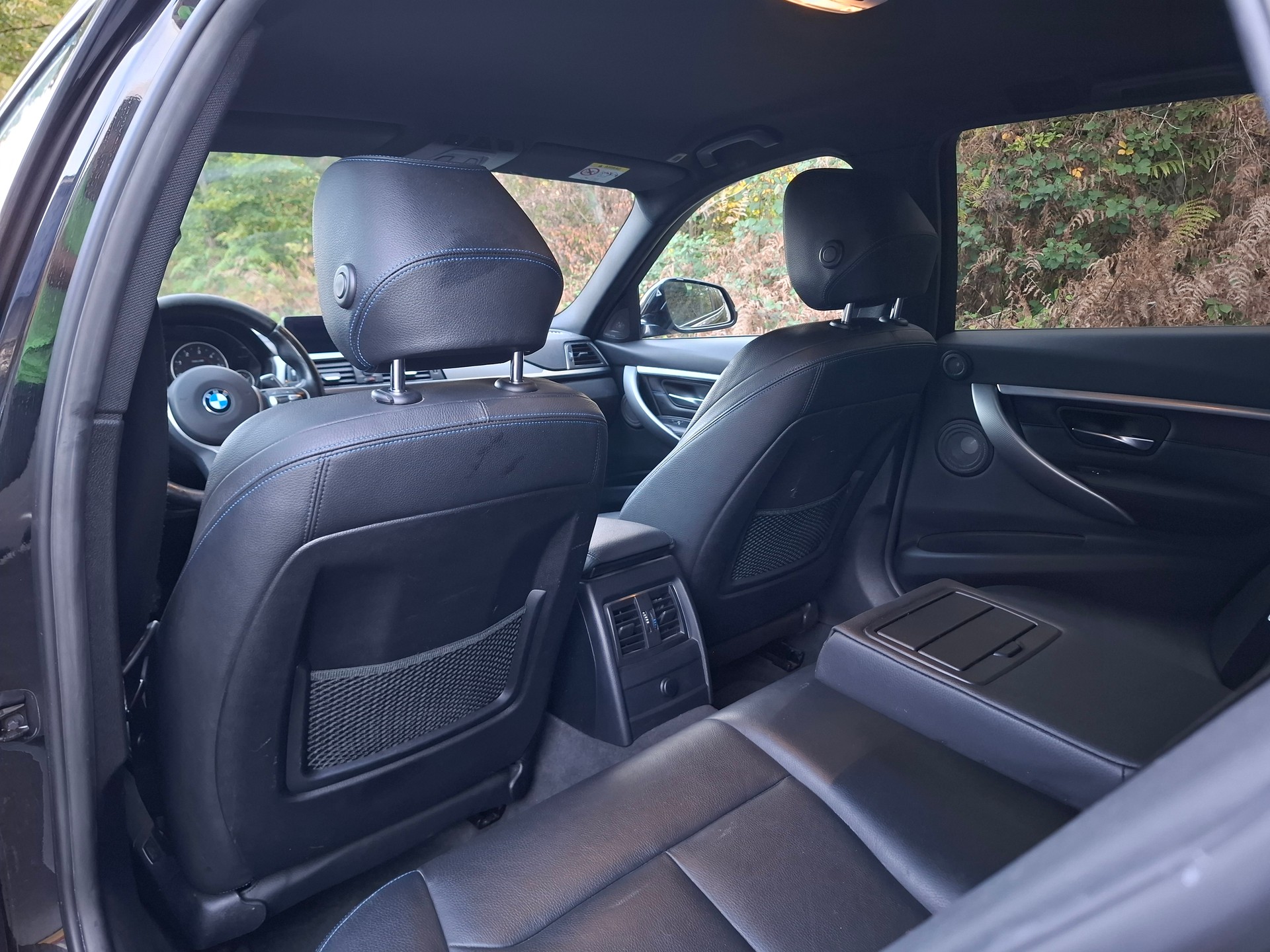 BMW 320d xDrive Touring Edition M Sport Steptronic-image-15