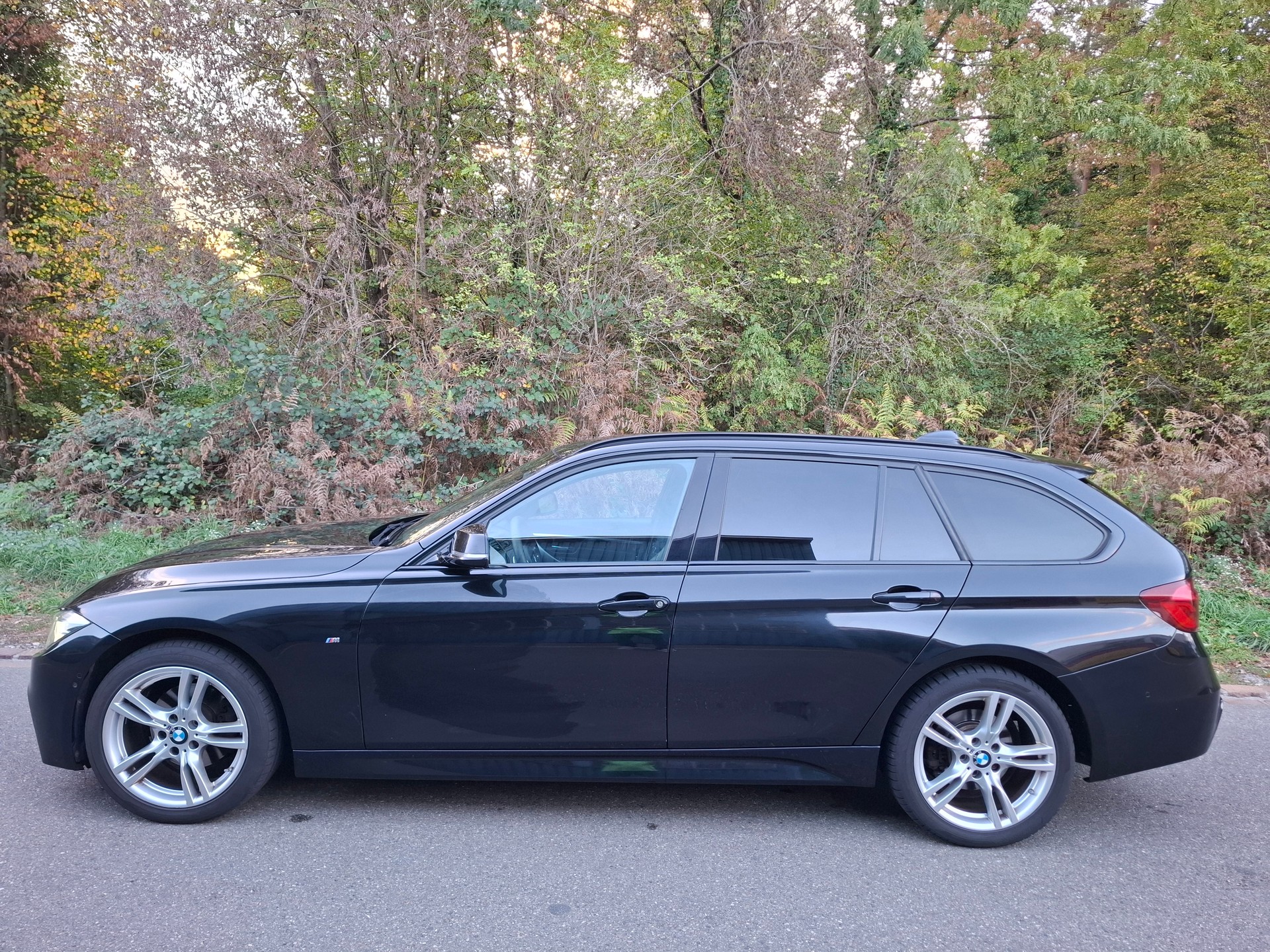 BMW 320d xDrive Touring Edition M Sport Steptronic-showroom-element-1