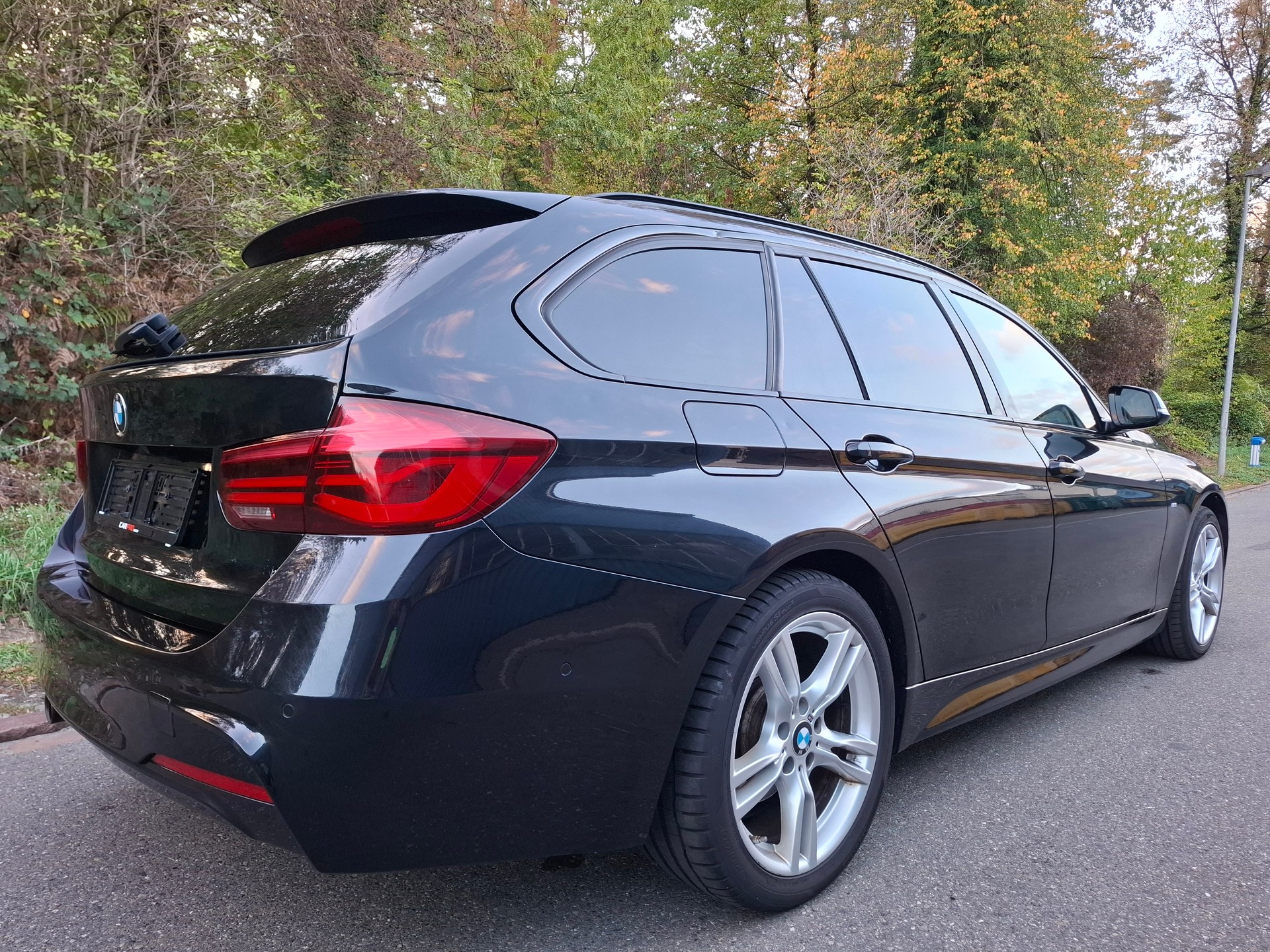 BMW 320d xDrive Touring Edition M Sport Steptronic-image-5