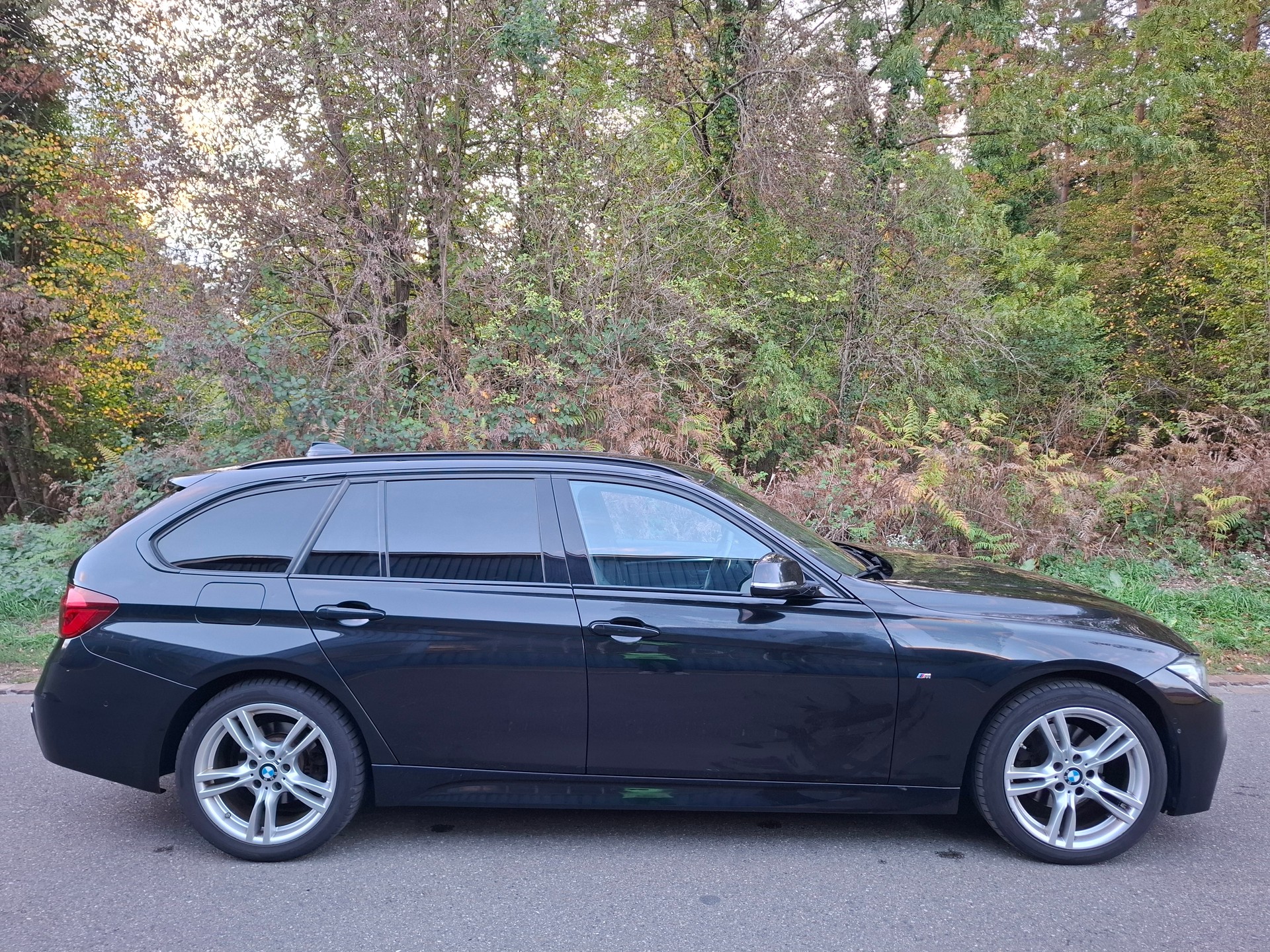 BMW 320d xDrive Touring Edition M Sport Steptronic-showroom-element-3