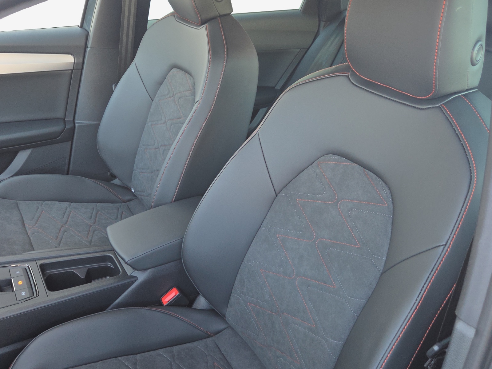 SEAT Leon ST 1.5 eHybrid pHEV DSG FR-image-14