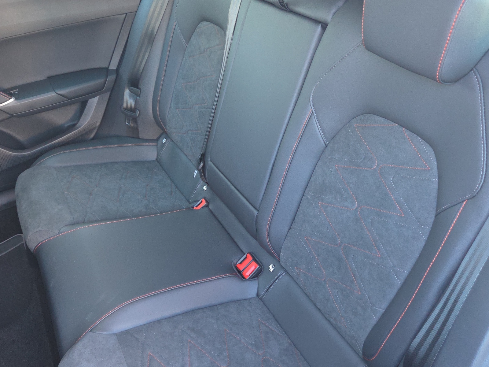 SEAT Leon ST 1.5 eHybrid pHEV DSG FR-image-11
