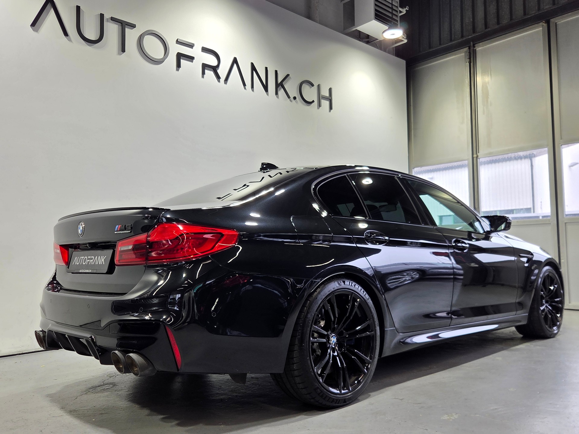 BMW M5 Competition xDrive-showroom-element-2