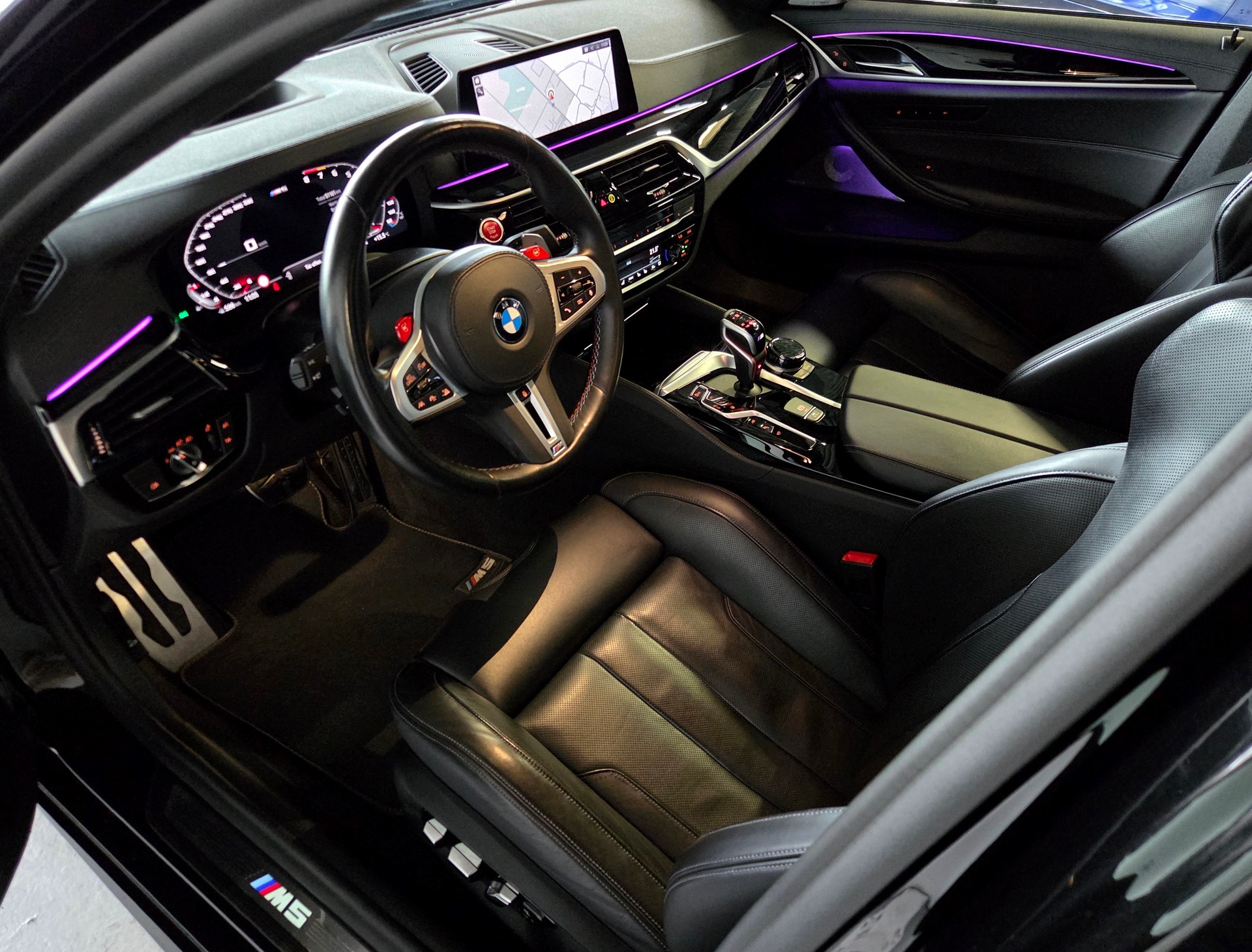 BMW M5 Competition xDrive-showroom-element-3
