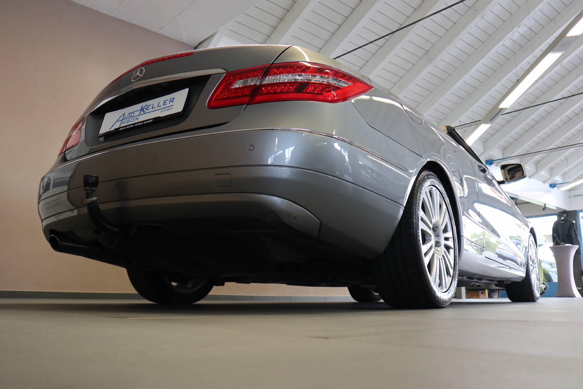 MERCEDES-BENZ E 200 CGI BlueEF Cabriolet-image-6