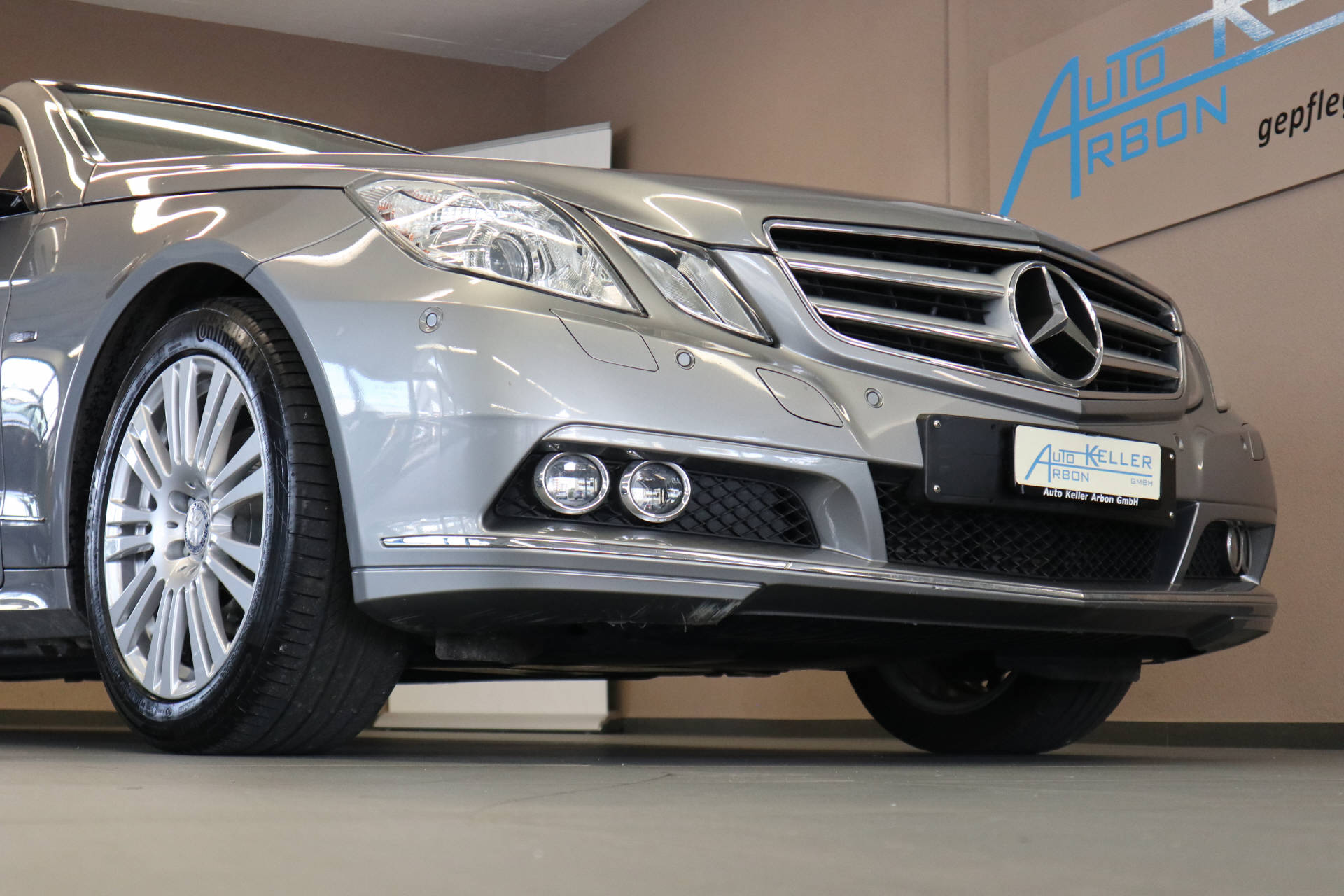 MERCEDES-BENZ E 200 CGI BlueEF Cabriolet-image-5