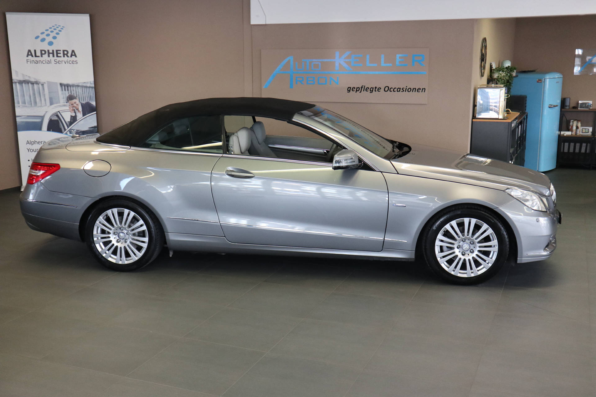 MERCEDES-BENZ E 200 CGI BlueEF Cabriolet-image-1