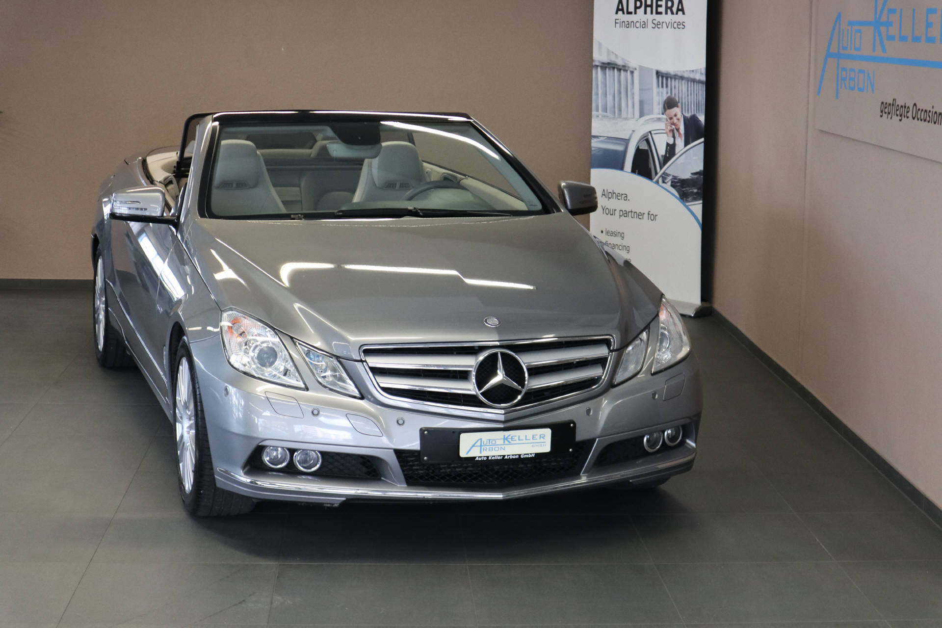 MERCEDES-BENZ E 200 CGI BlueEF Cabriolet-image-3