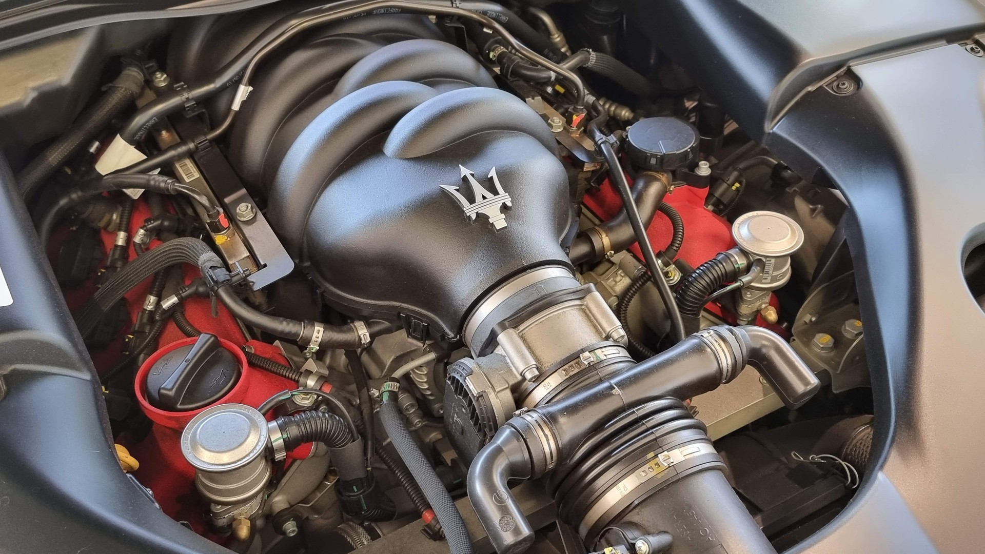 MASERATI Granturismo 4.7 V8 S-image-10