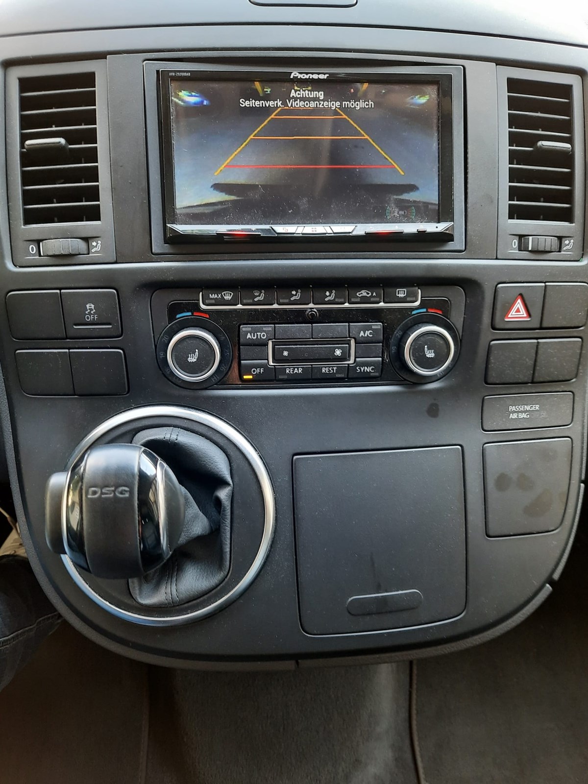 VW T5 Multivan 2.0 Bi-TDI CR Highline Premium 4x4-image-8
