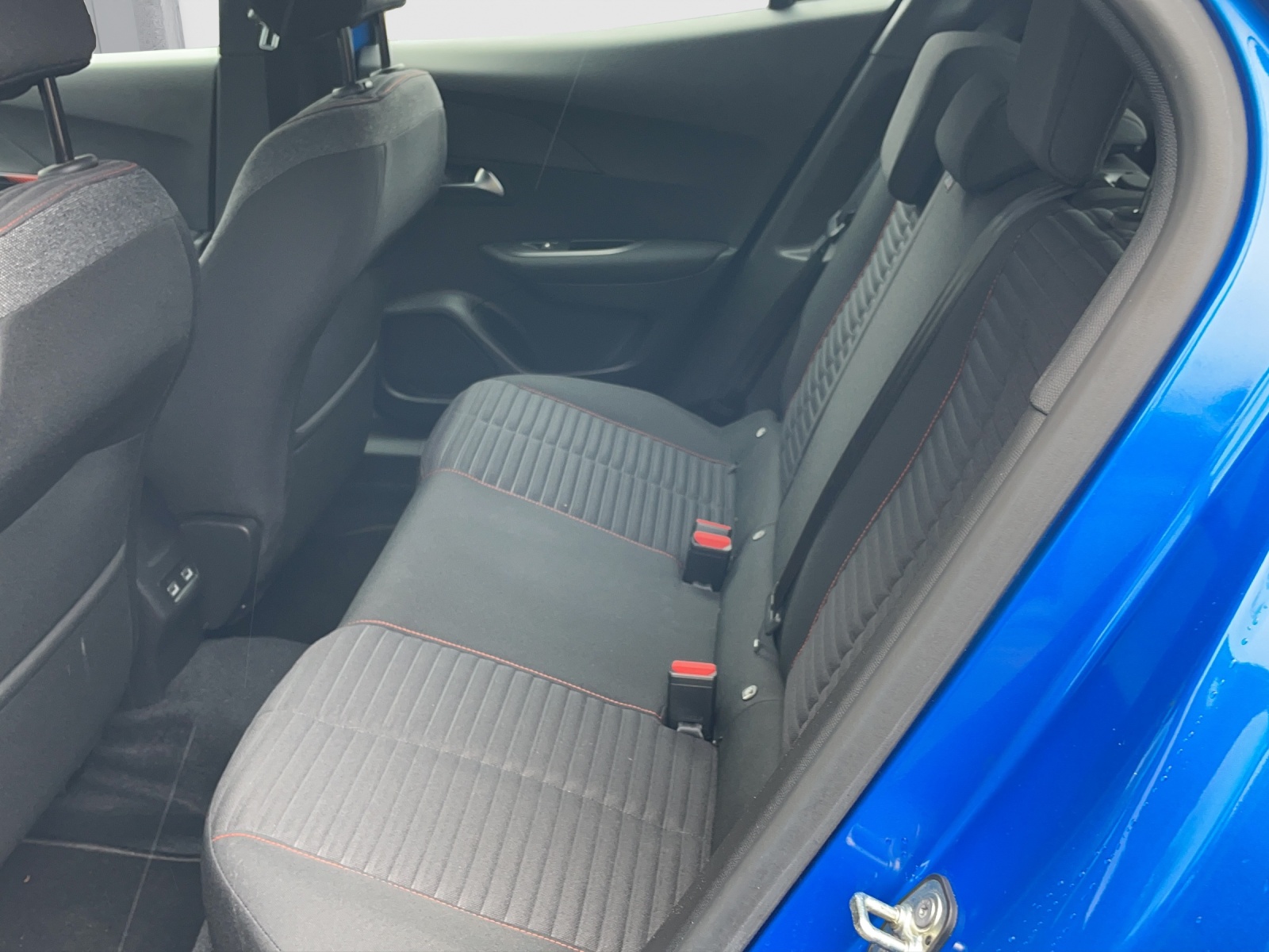 PEUGEOT 2008 e Active-image-7