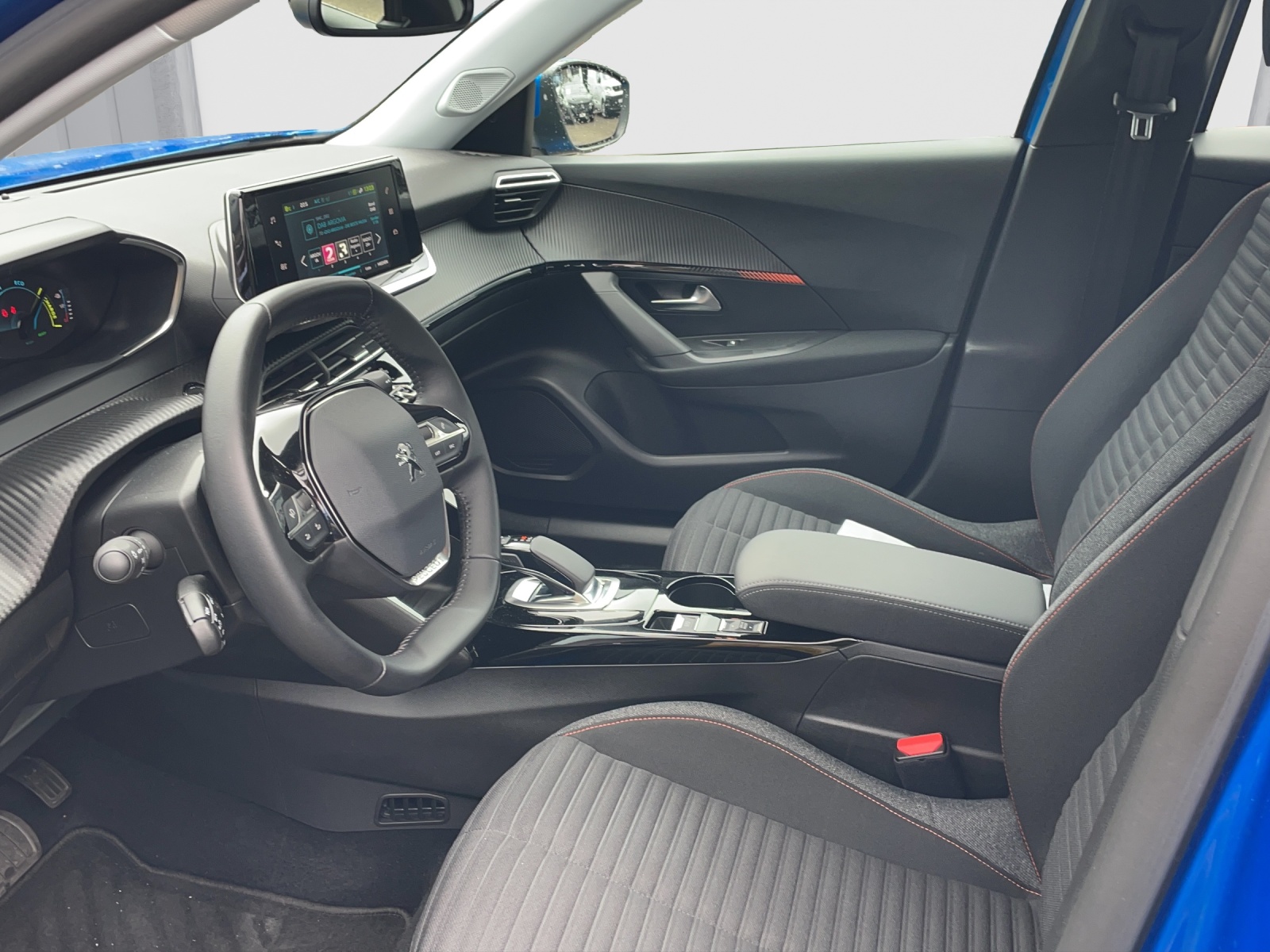 PEUGEOT 2008 e Active-image-4