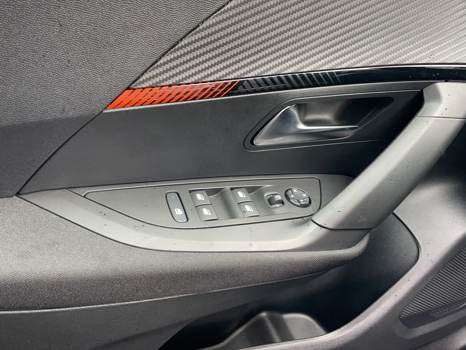 PEUGEOT 2008 e Active-image-14